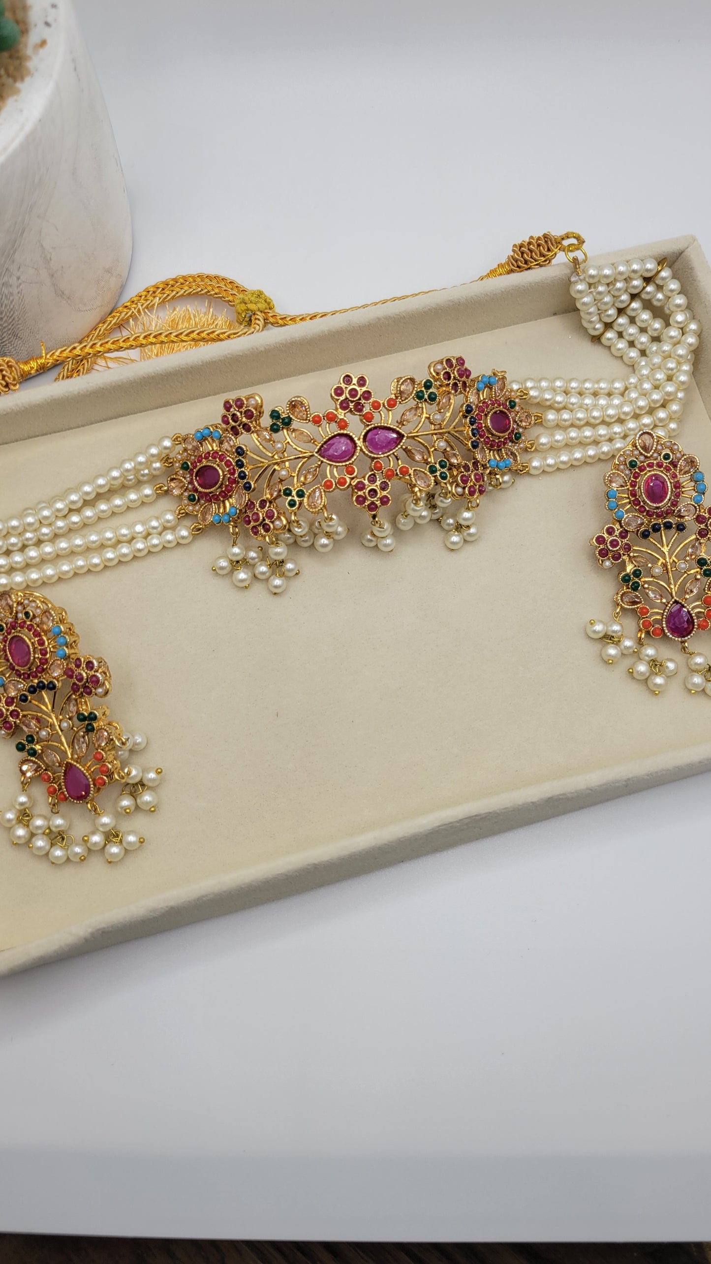 Noratan choker