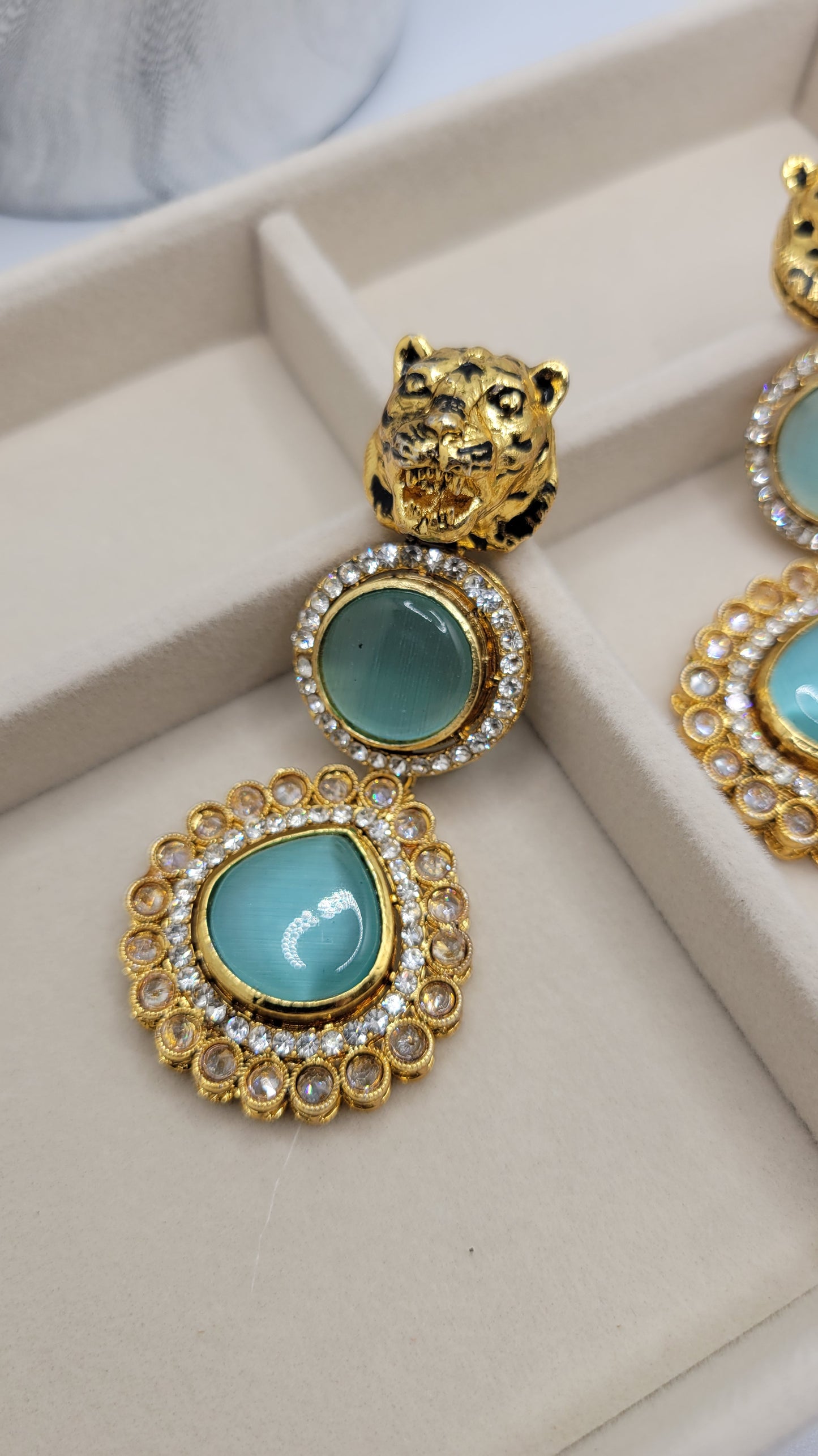 Sabya-like earrings