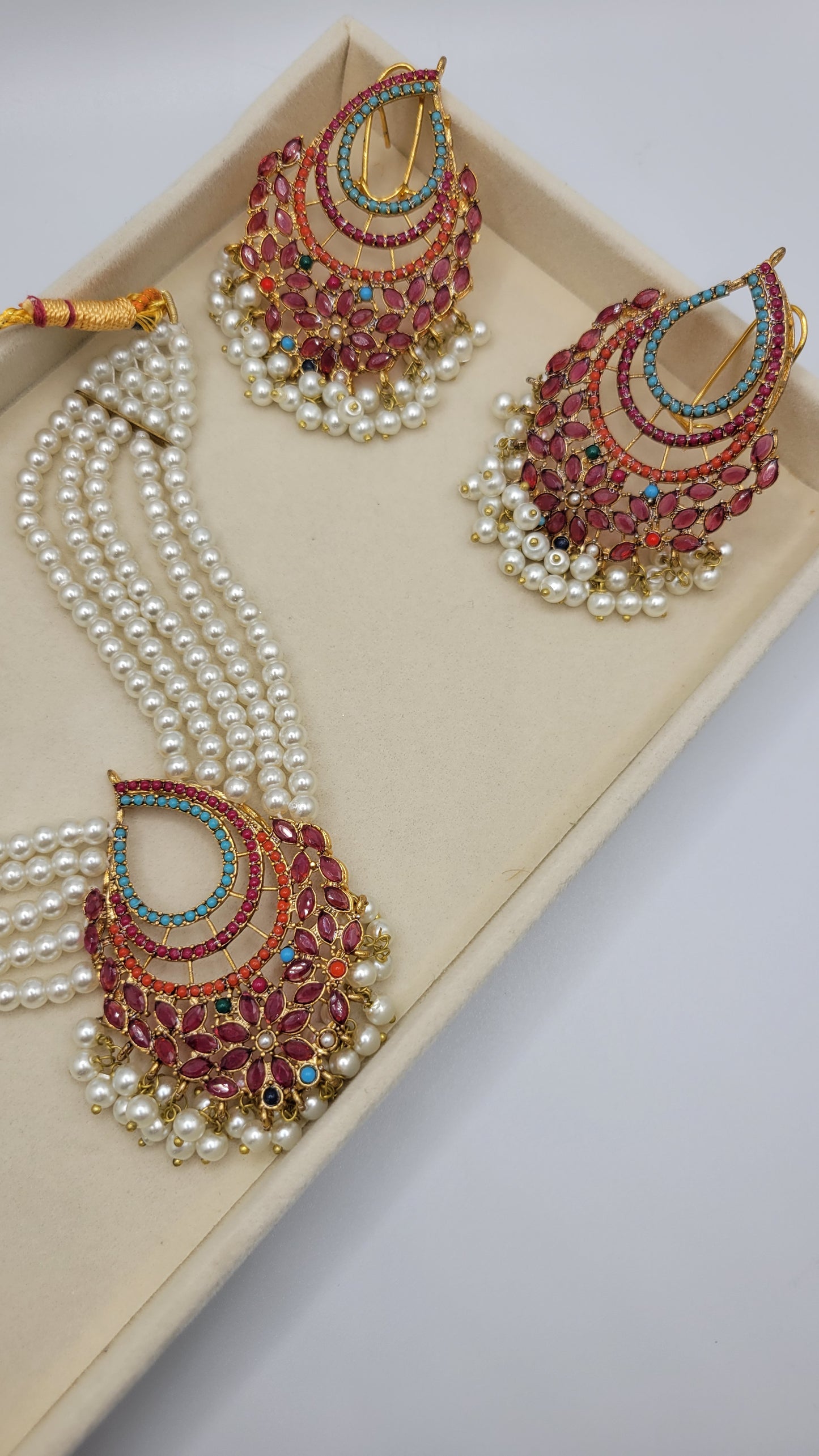 Noratan choker