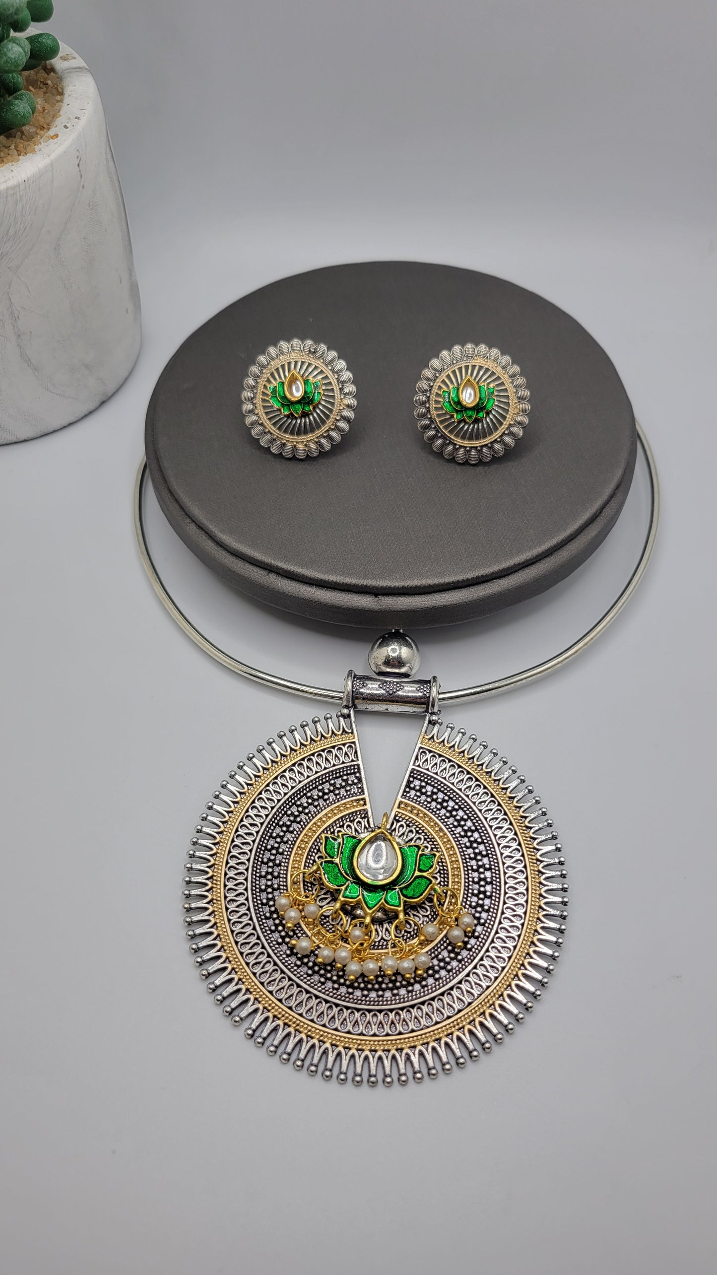 Silver plated kundan hasli