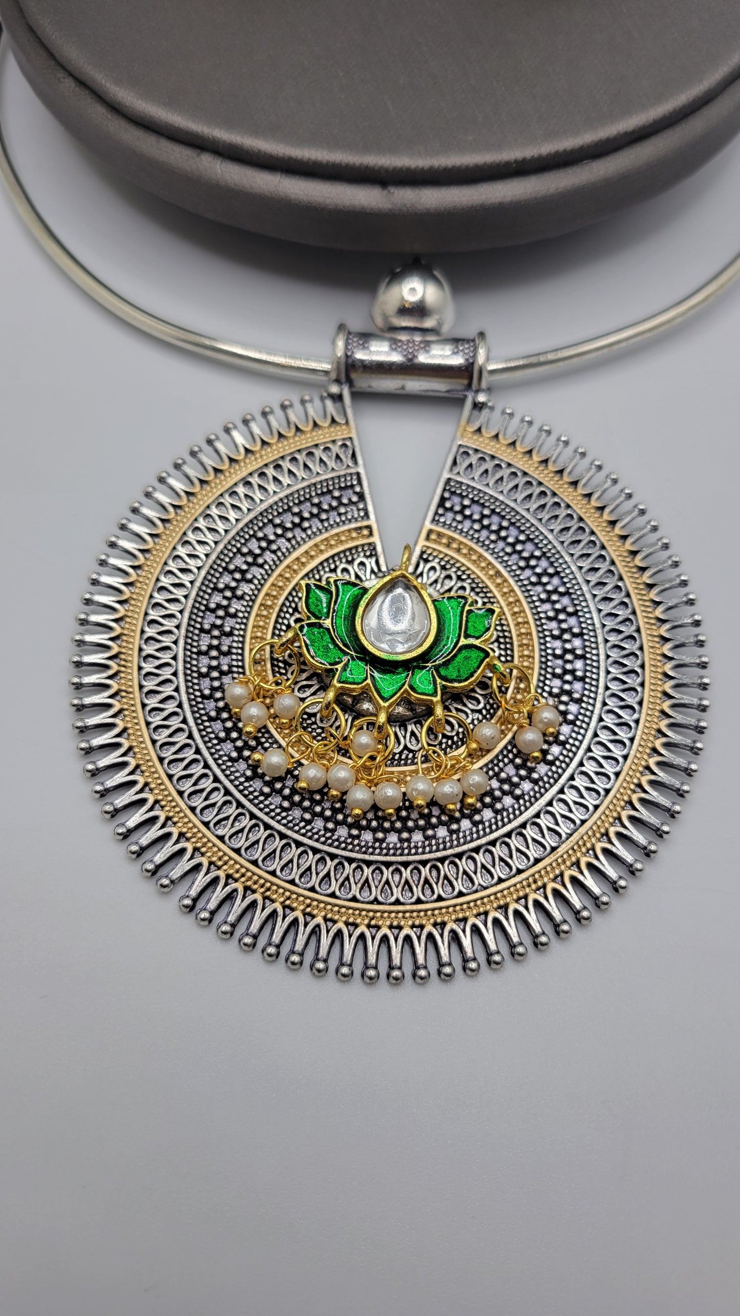 Silver plated kundan hasli