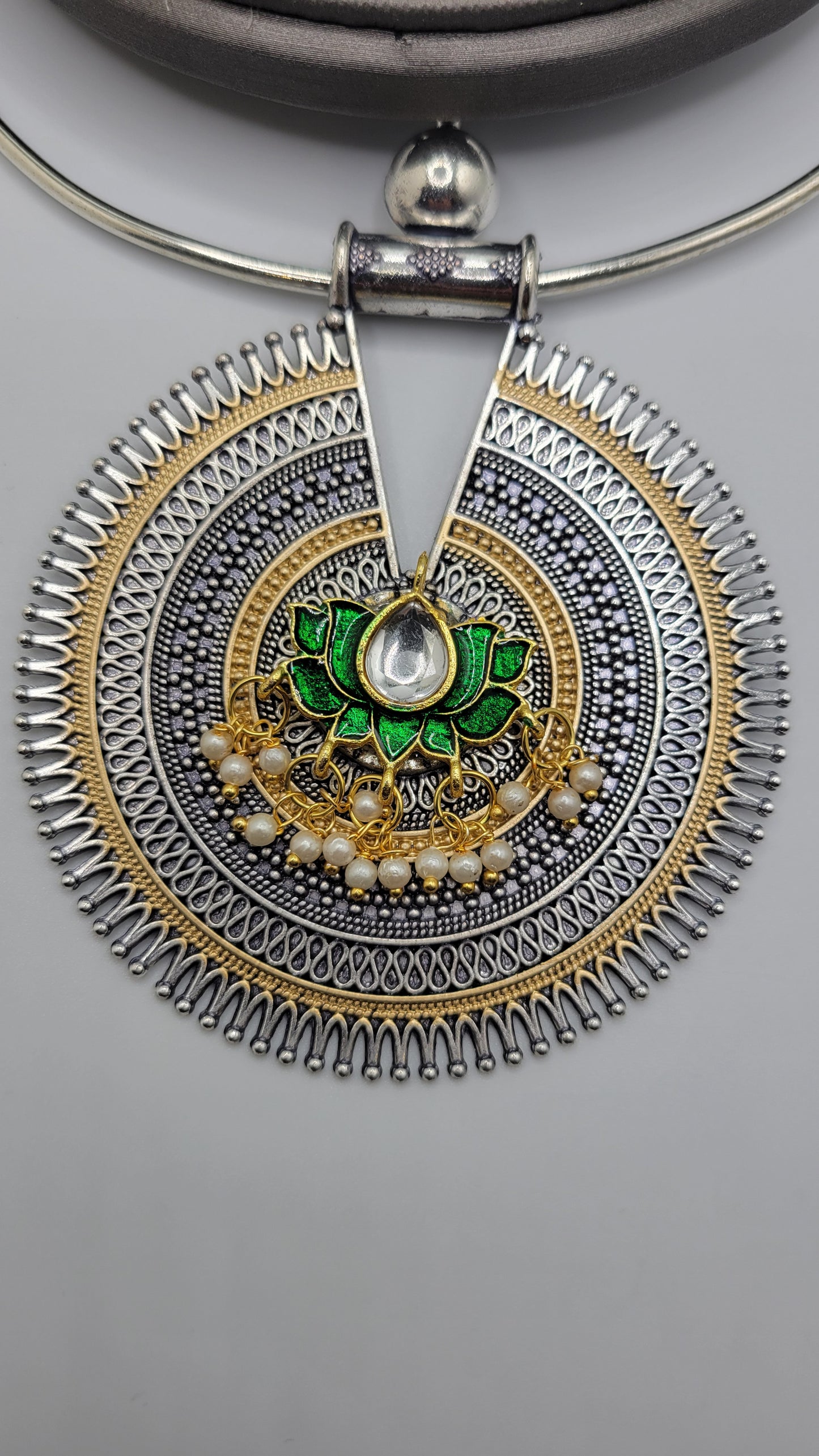 Silver plated kundan hasli