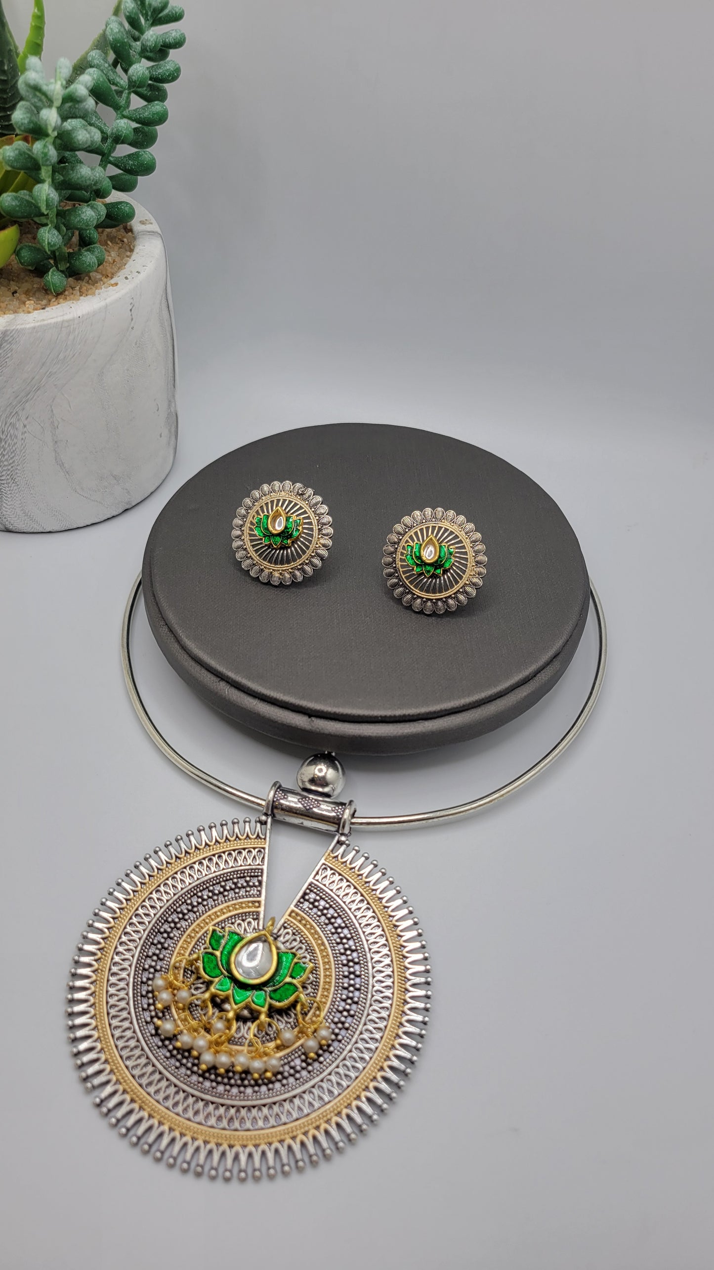 Silver plated kundan hasli