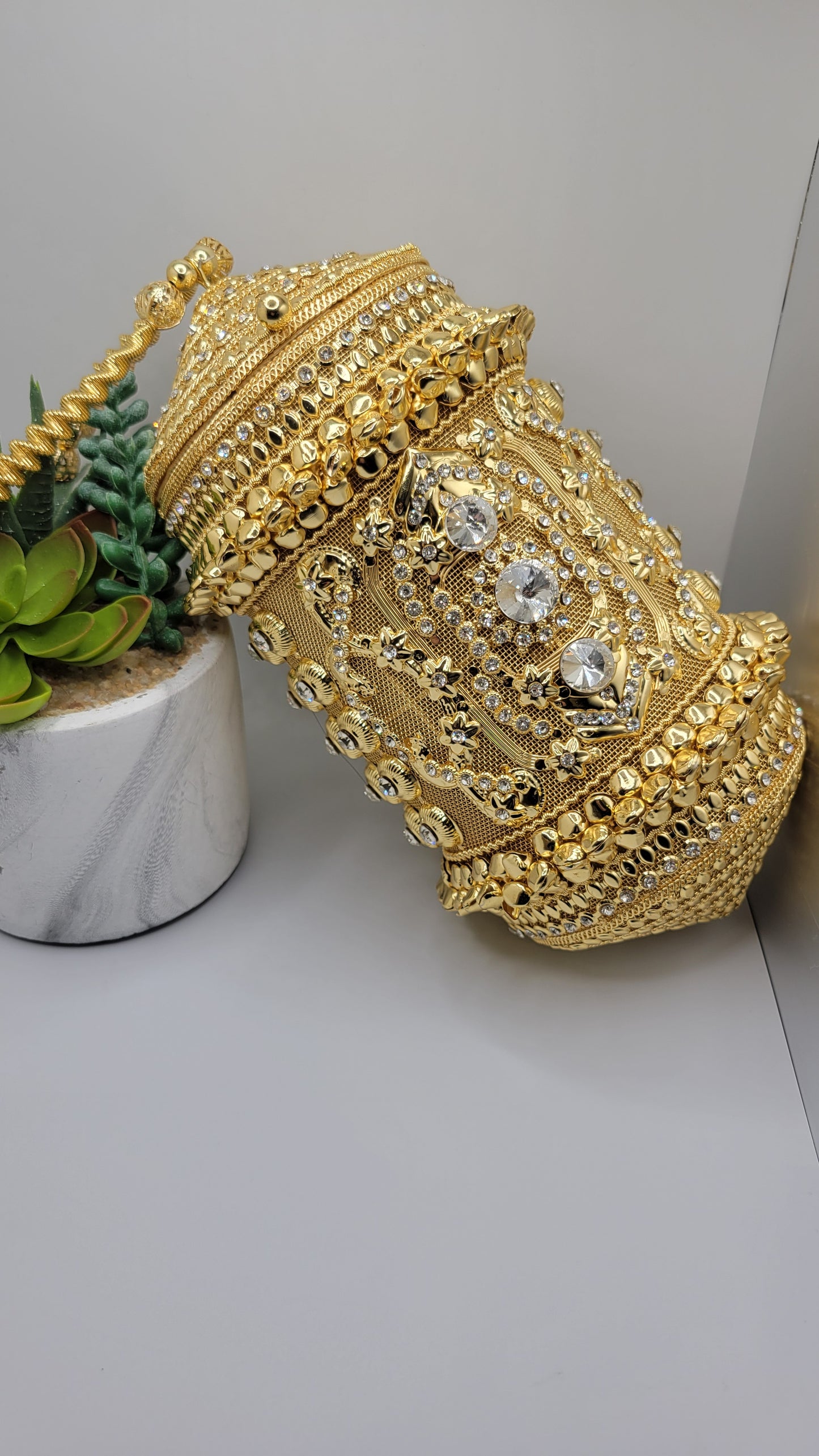 Bridal clutch