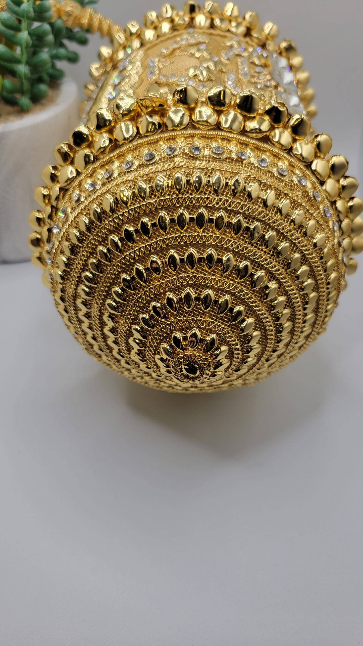 Bridal clutch