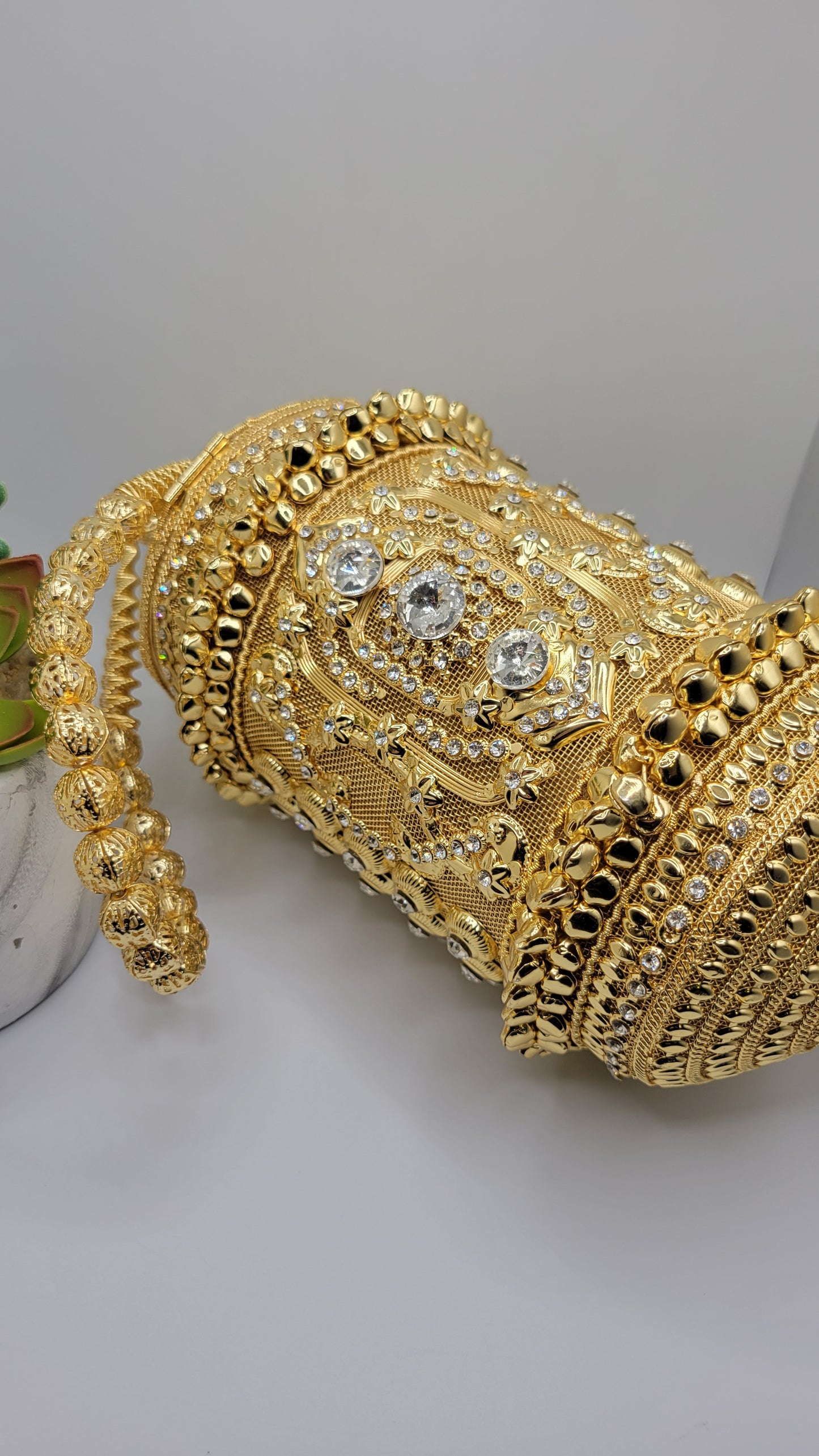 Bridal clutch