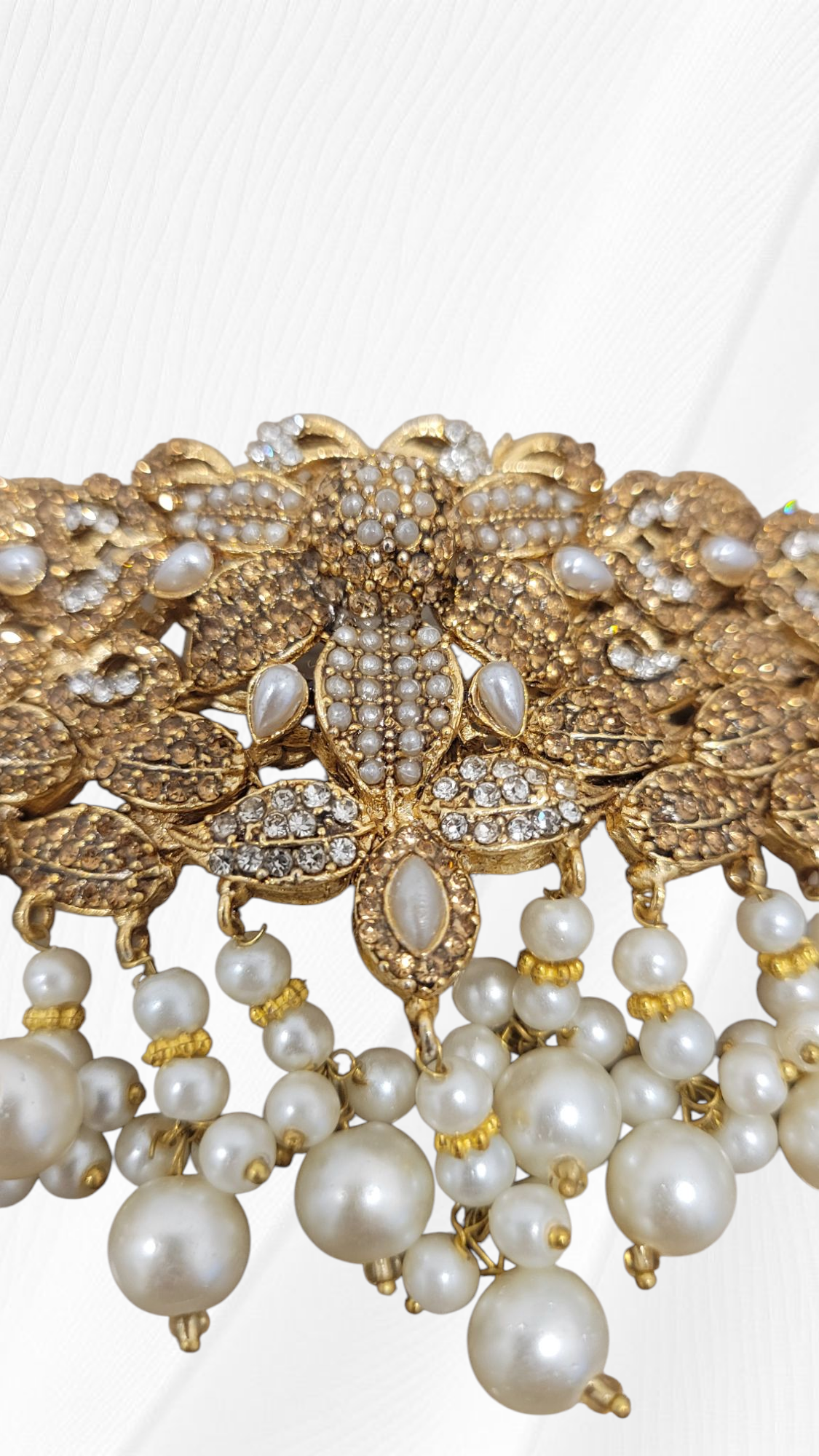 Pearl choker
