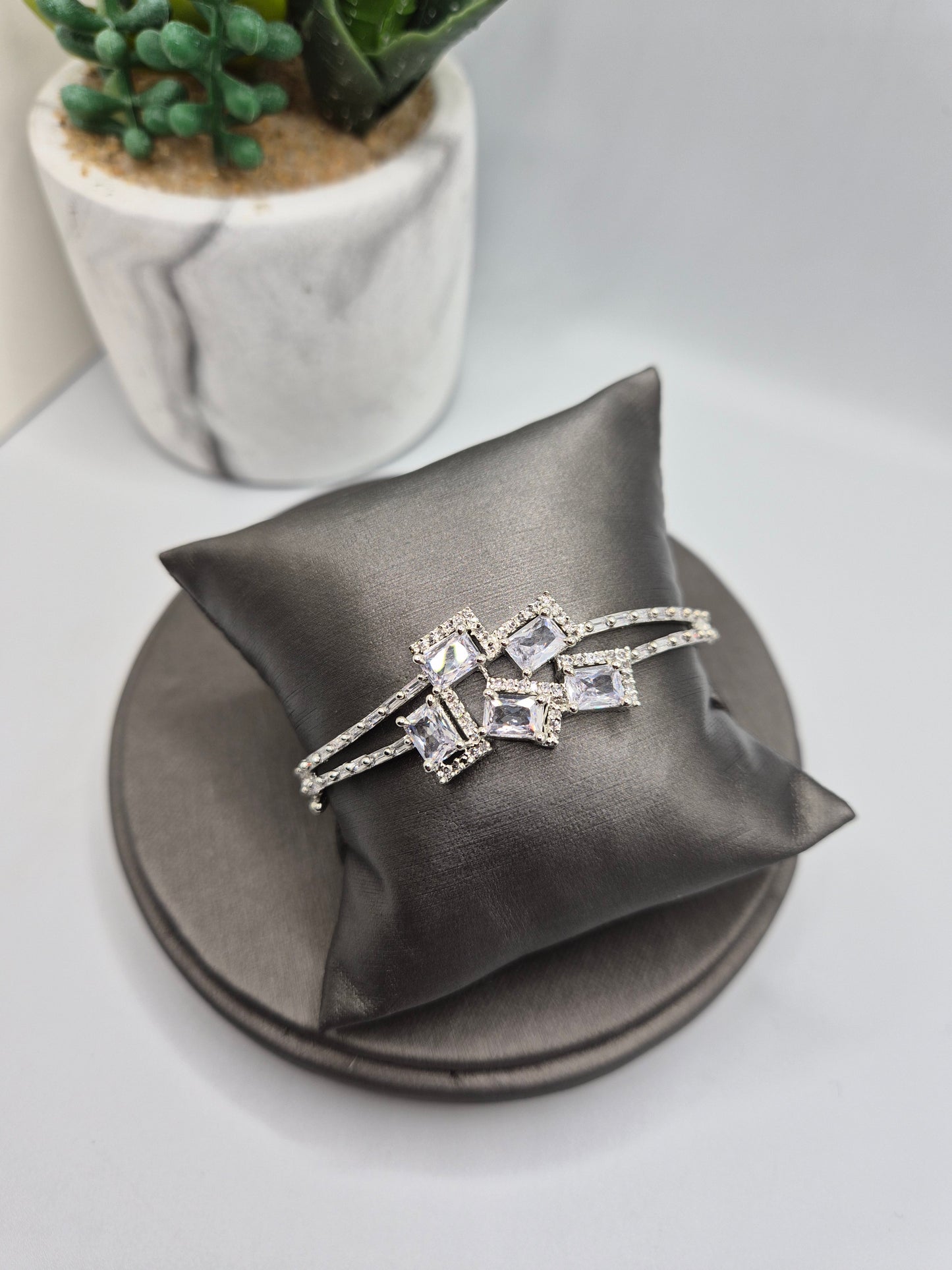 Baguette bangle