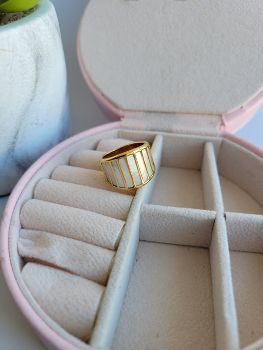 Shell statement ring