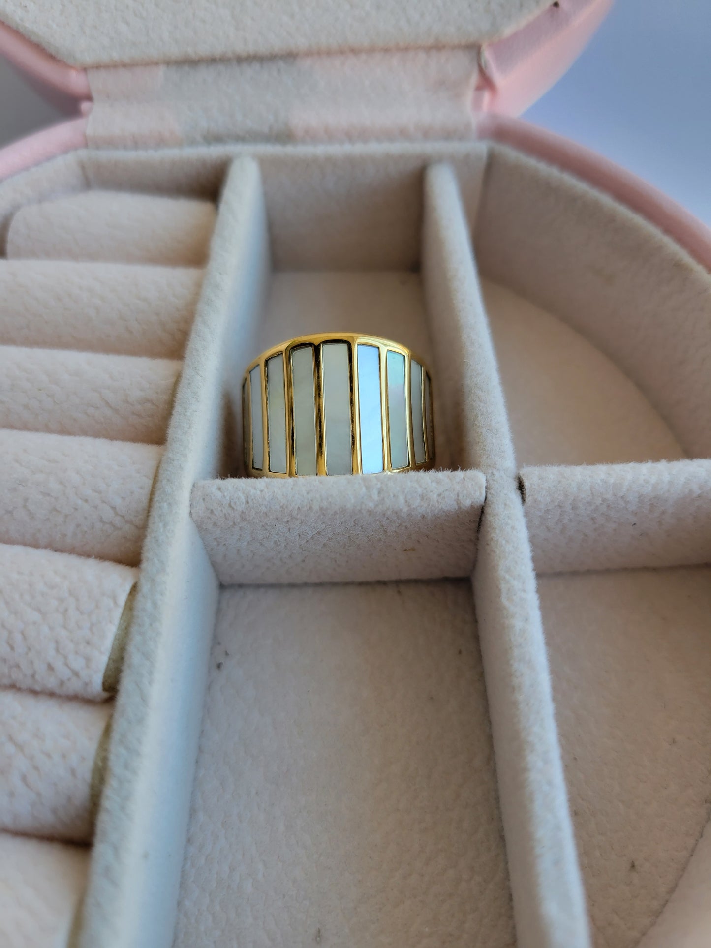 Shell statement ring