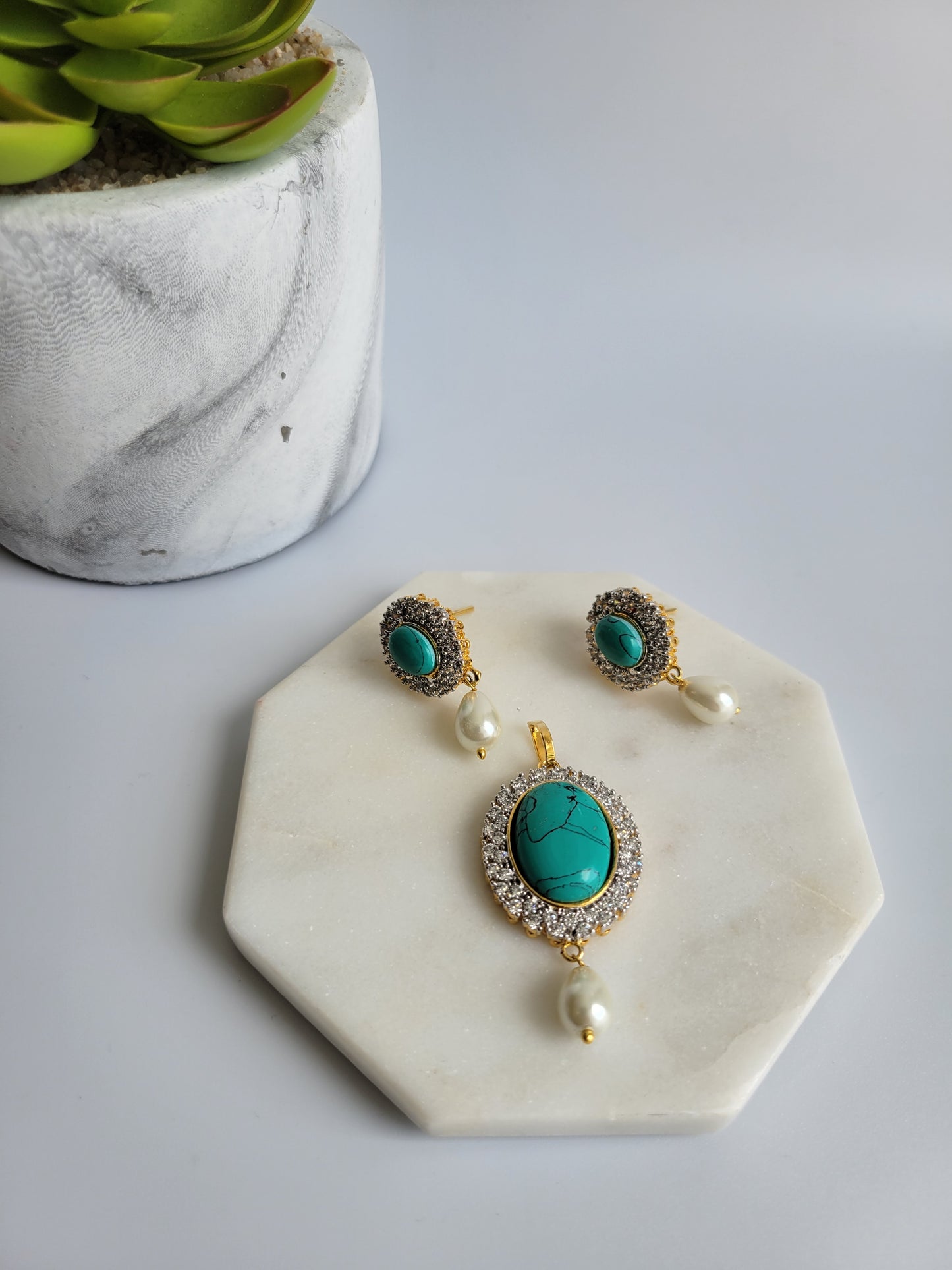 Aqua blue stone set