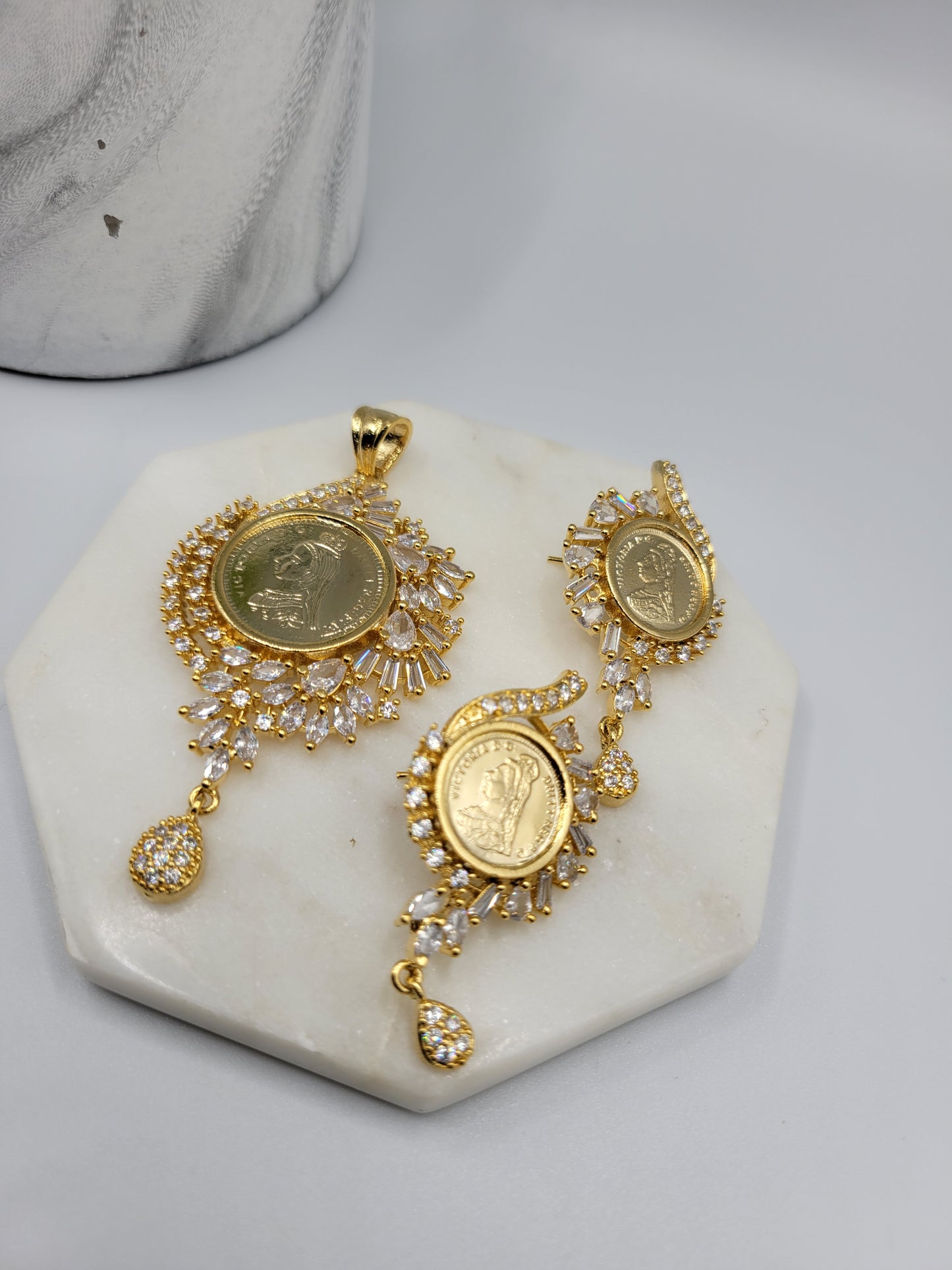 Coin pendant set