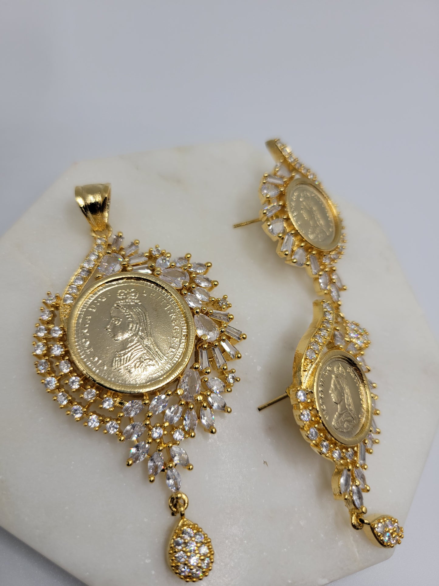 Coin pendant set