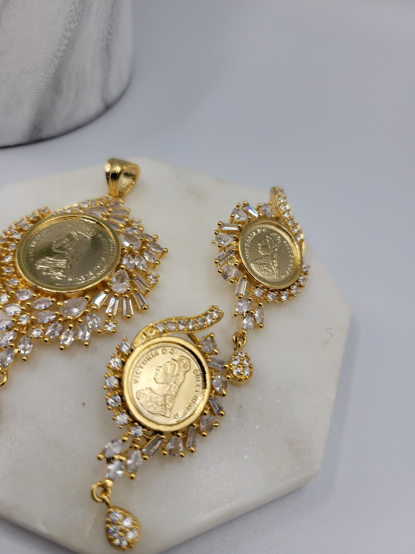 Coin pendant set