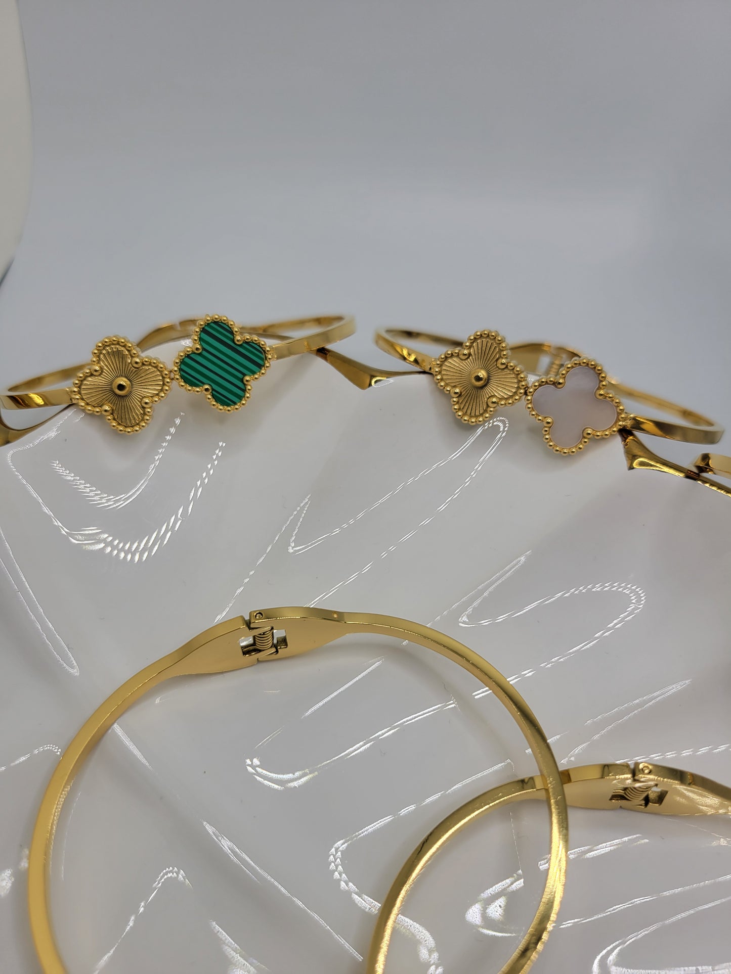 Clover bangle