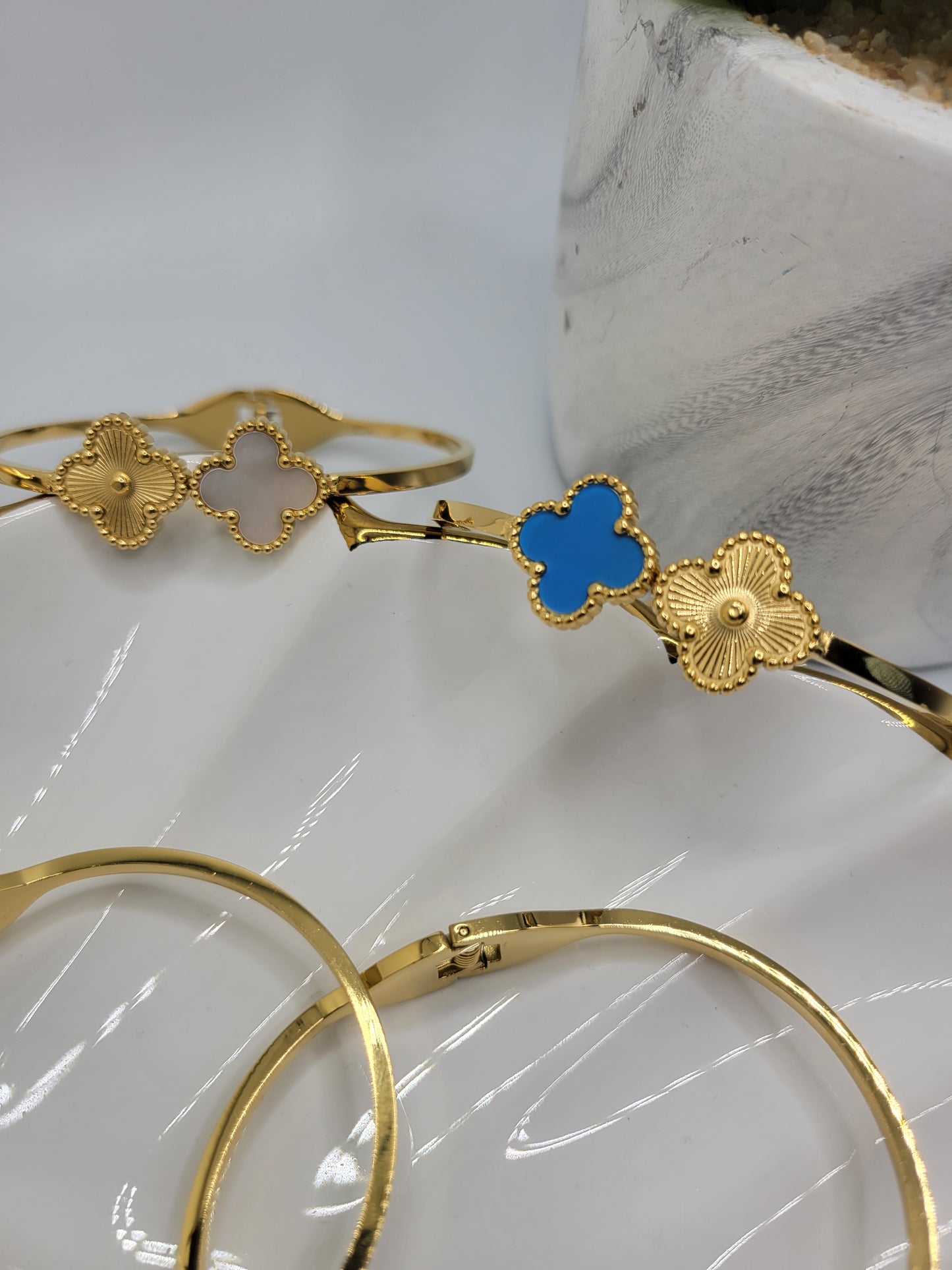 Clover bangle