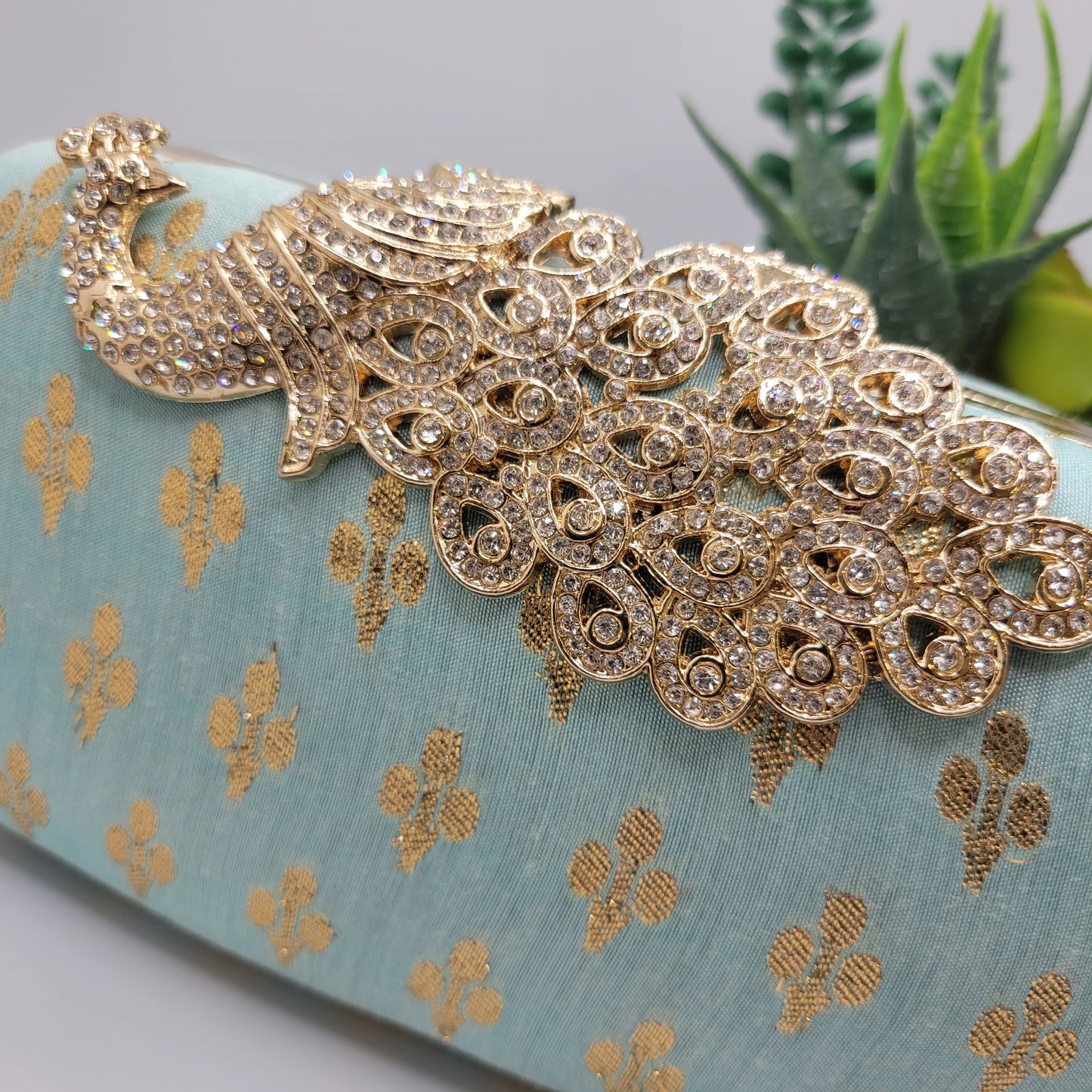 Peacock clasp clutch - IP