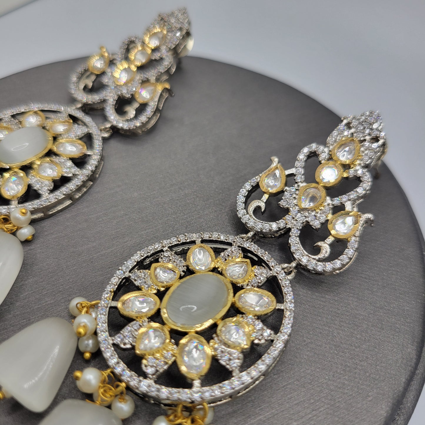 Tyaani kundan earrings