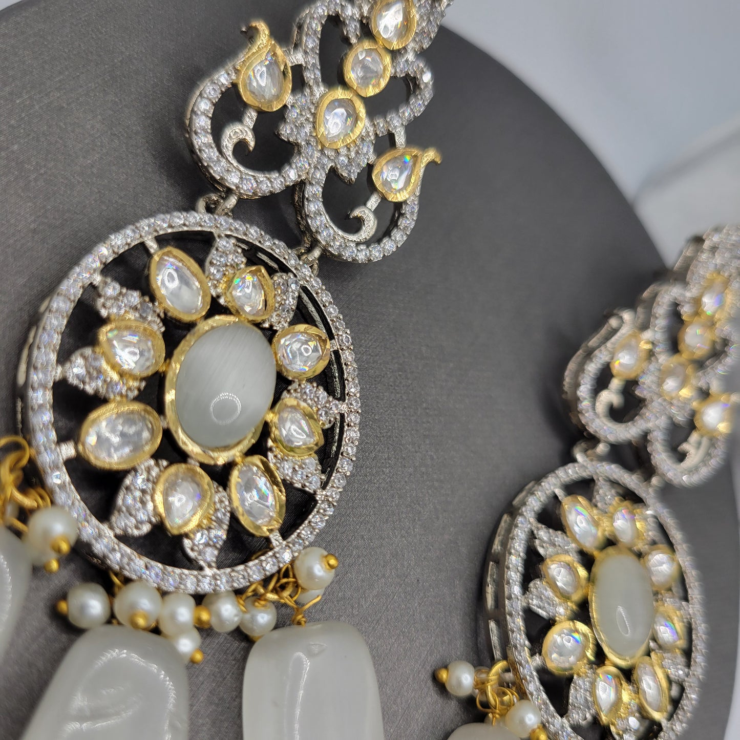 Tyaani kundan earrings