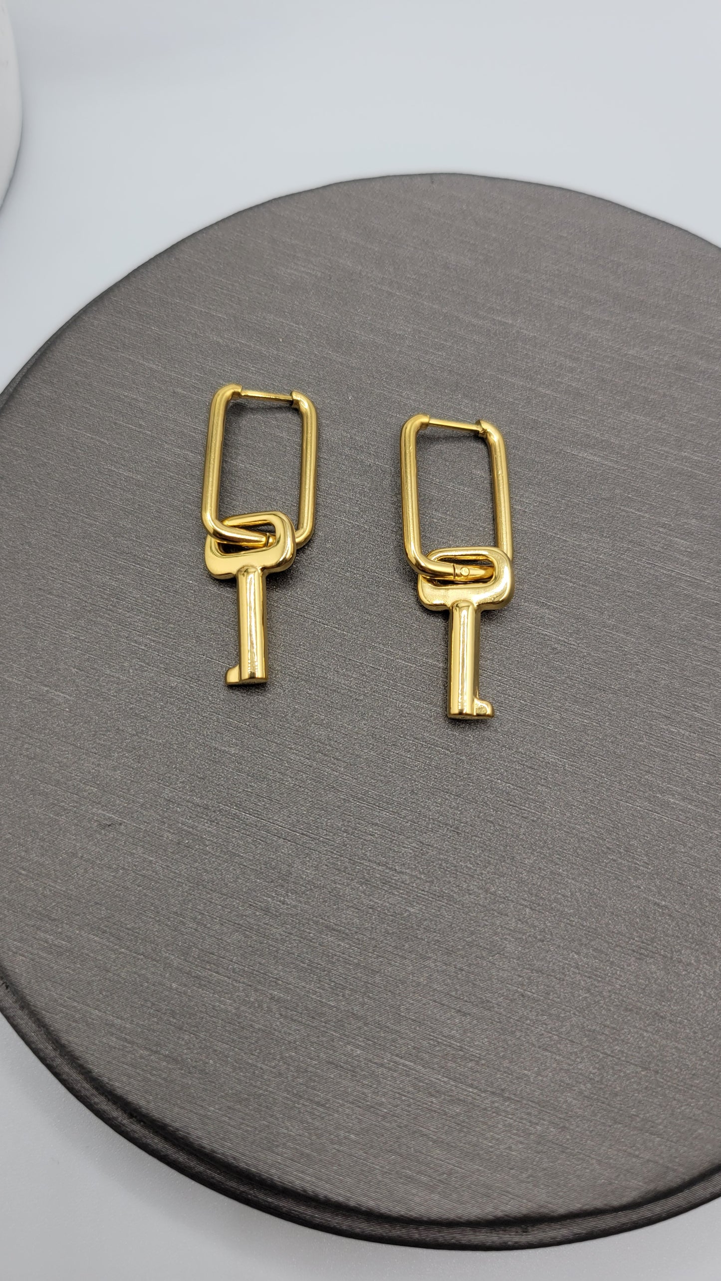 18k Key Hoops