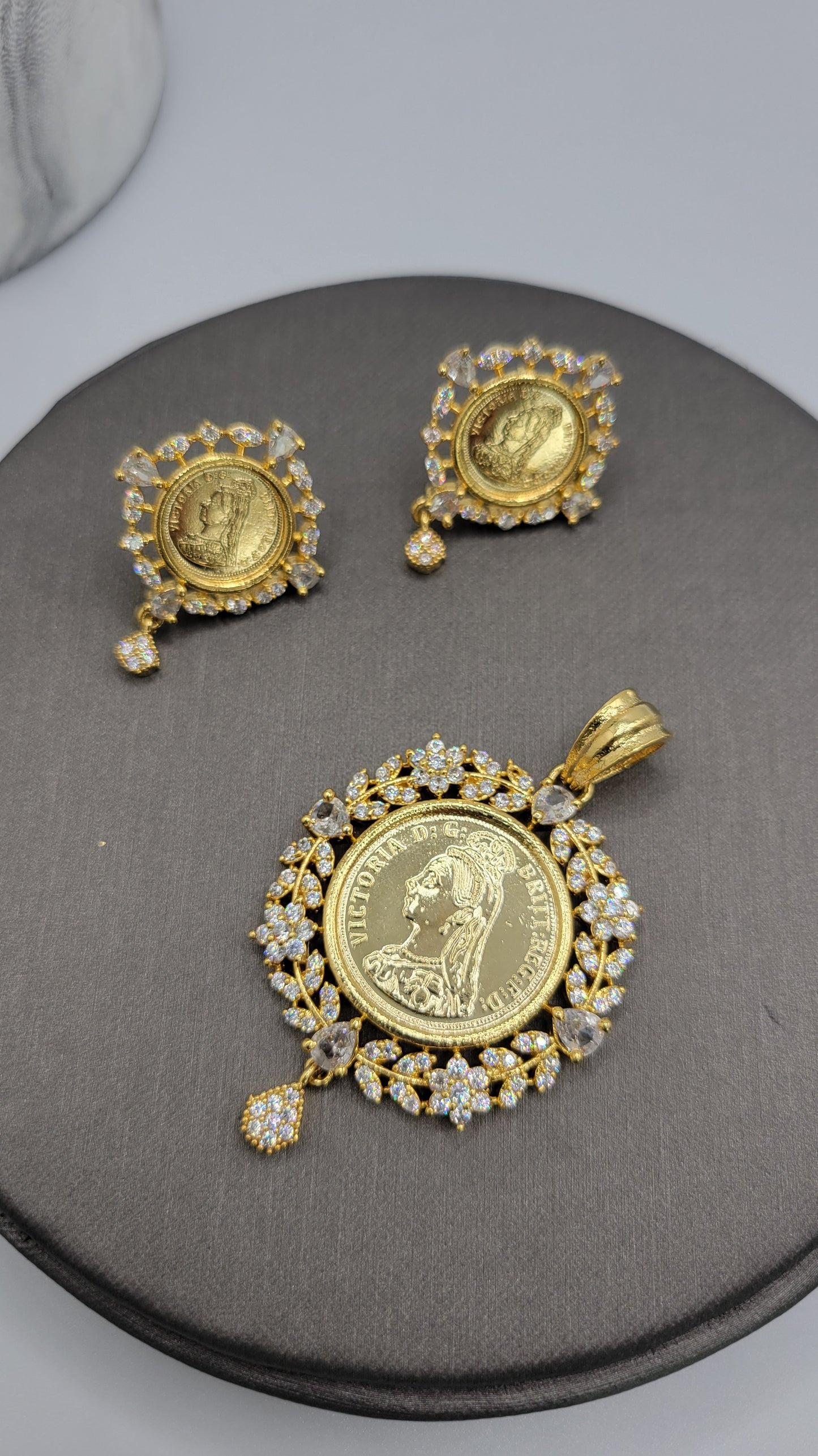 Coin pendant set