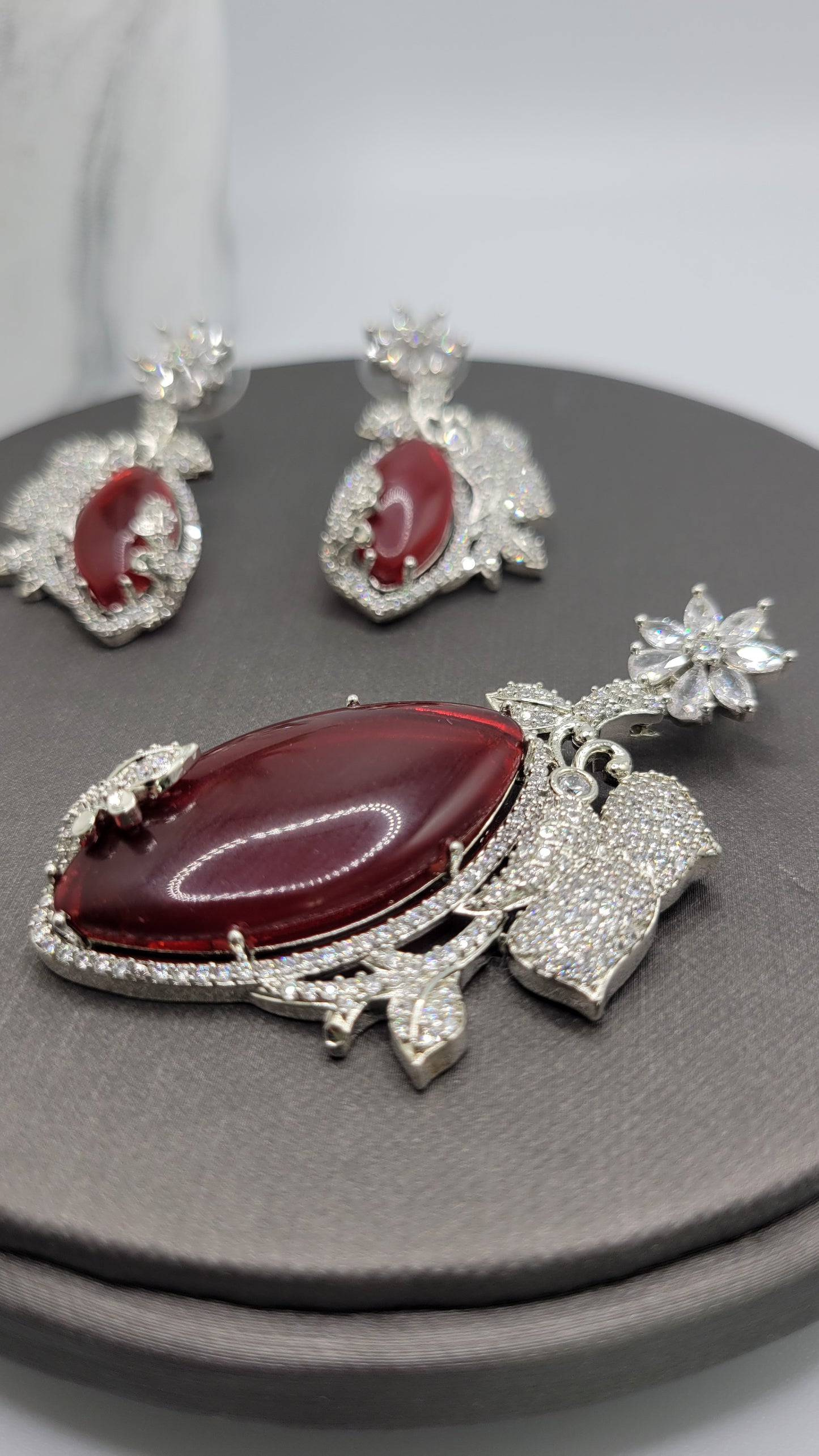 Ruby red pendant set