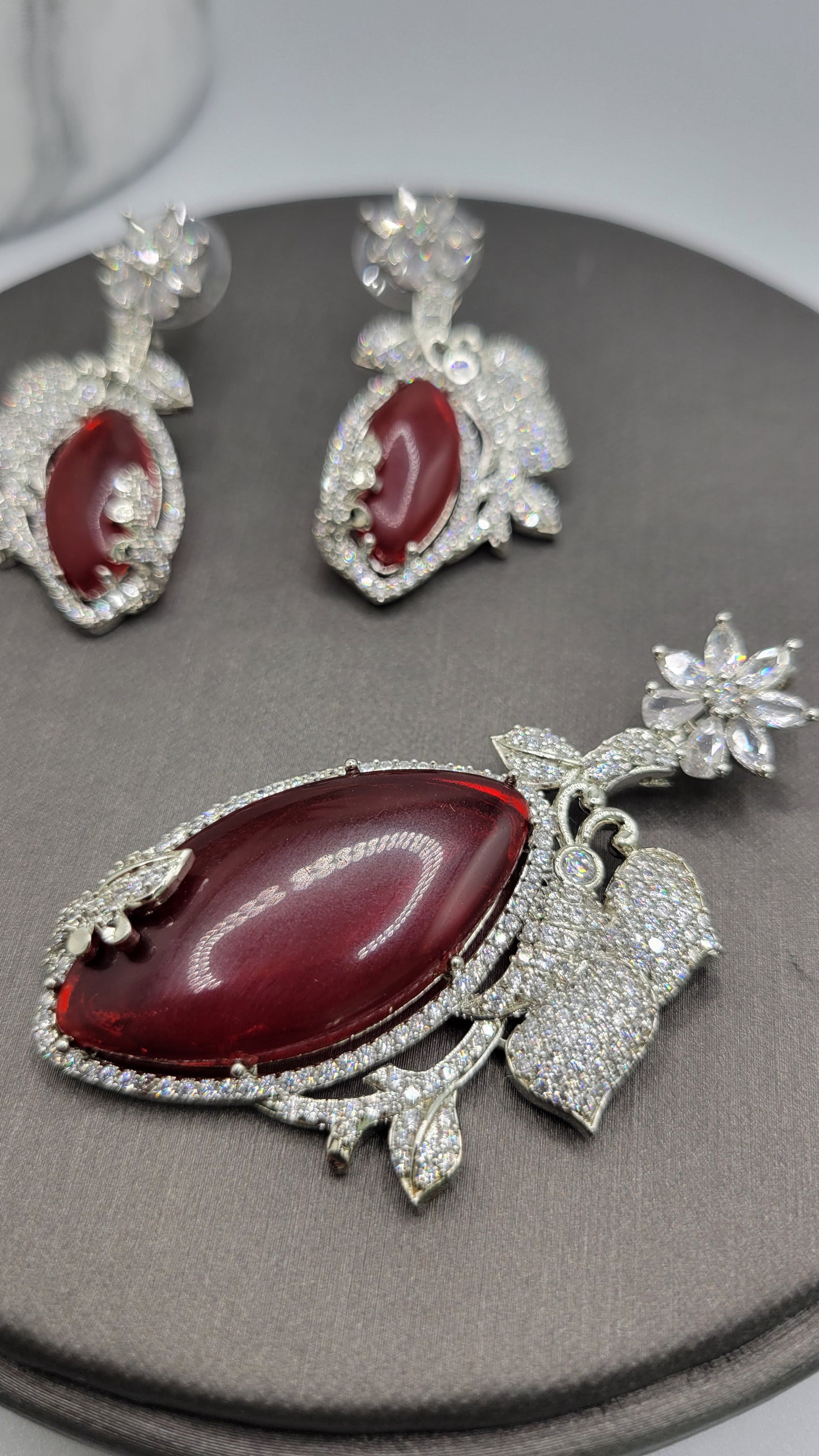 Ruby red pendant set