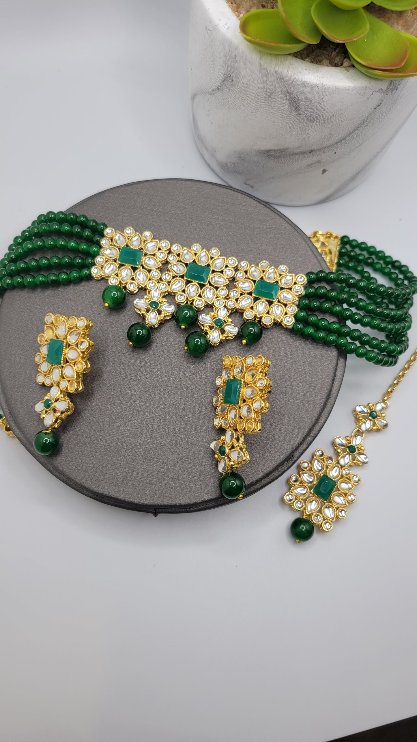 Green kundan choker