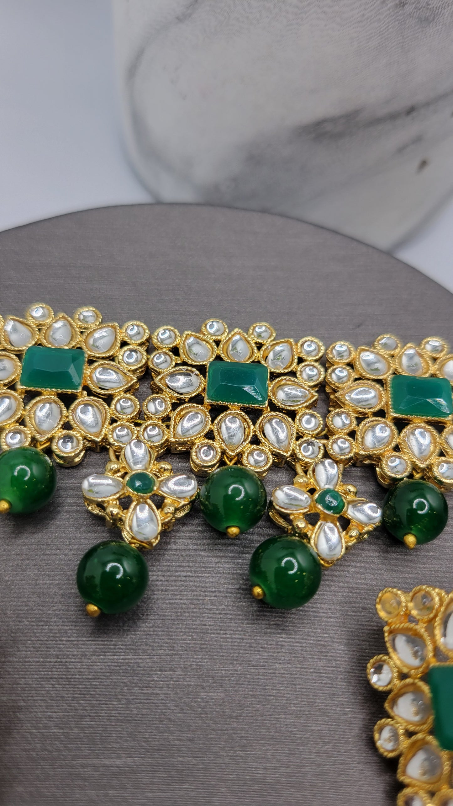 Green kundan choker