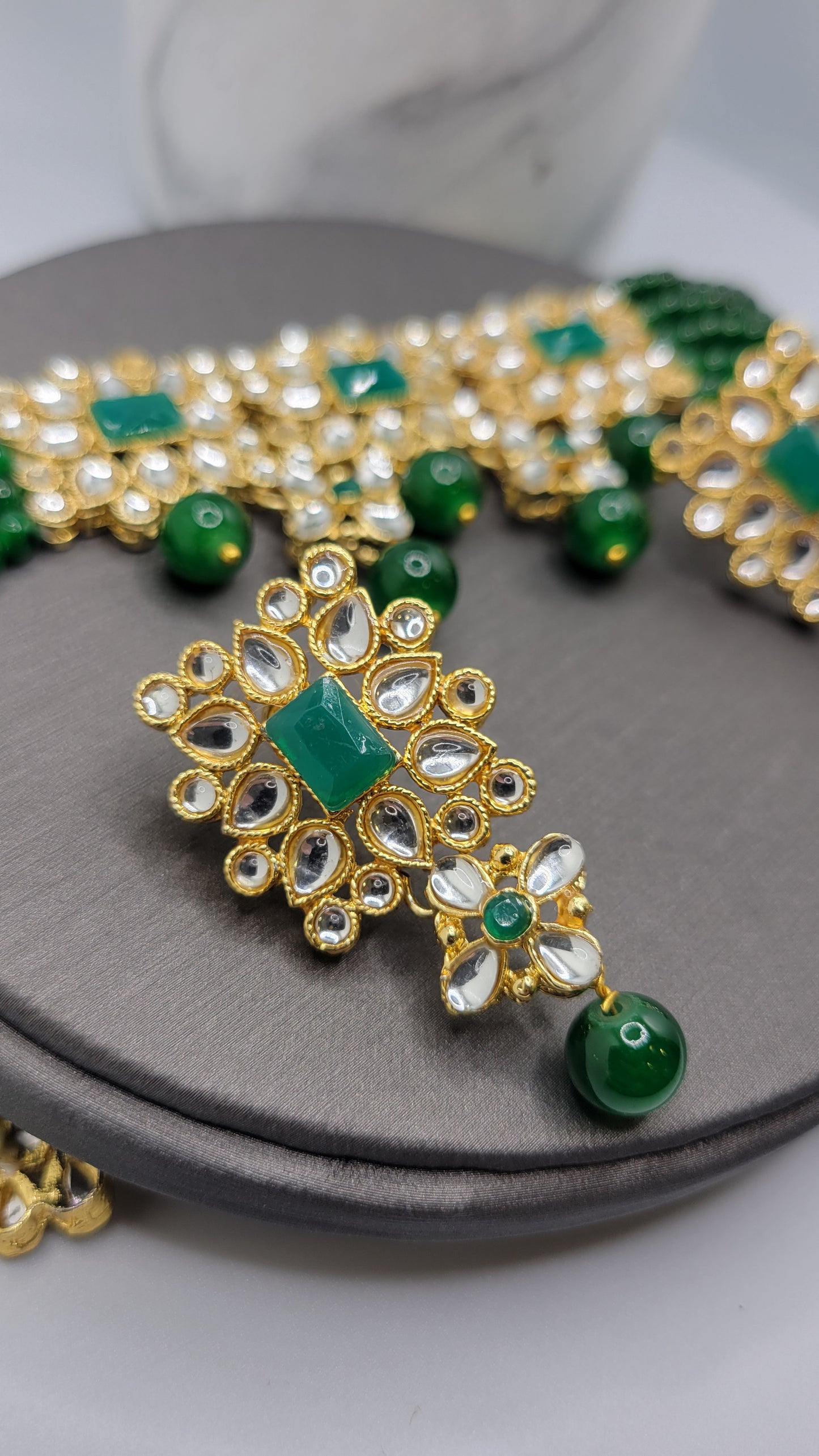 Green kundan choker