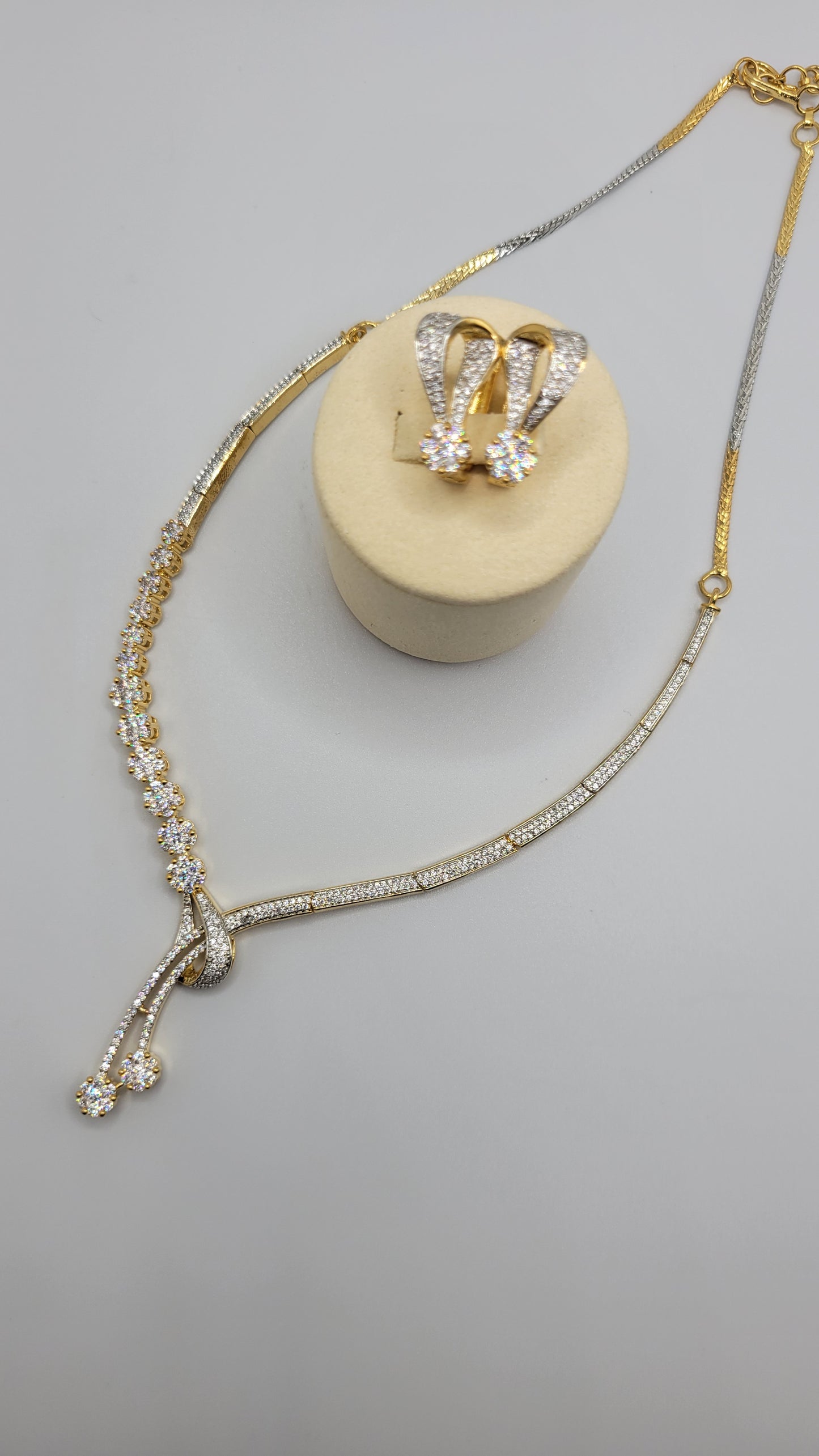 AD necklace set