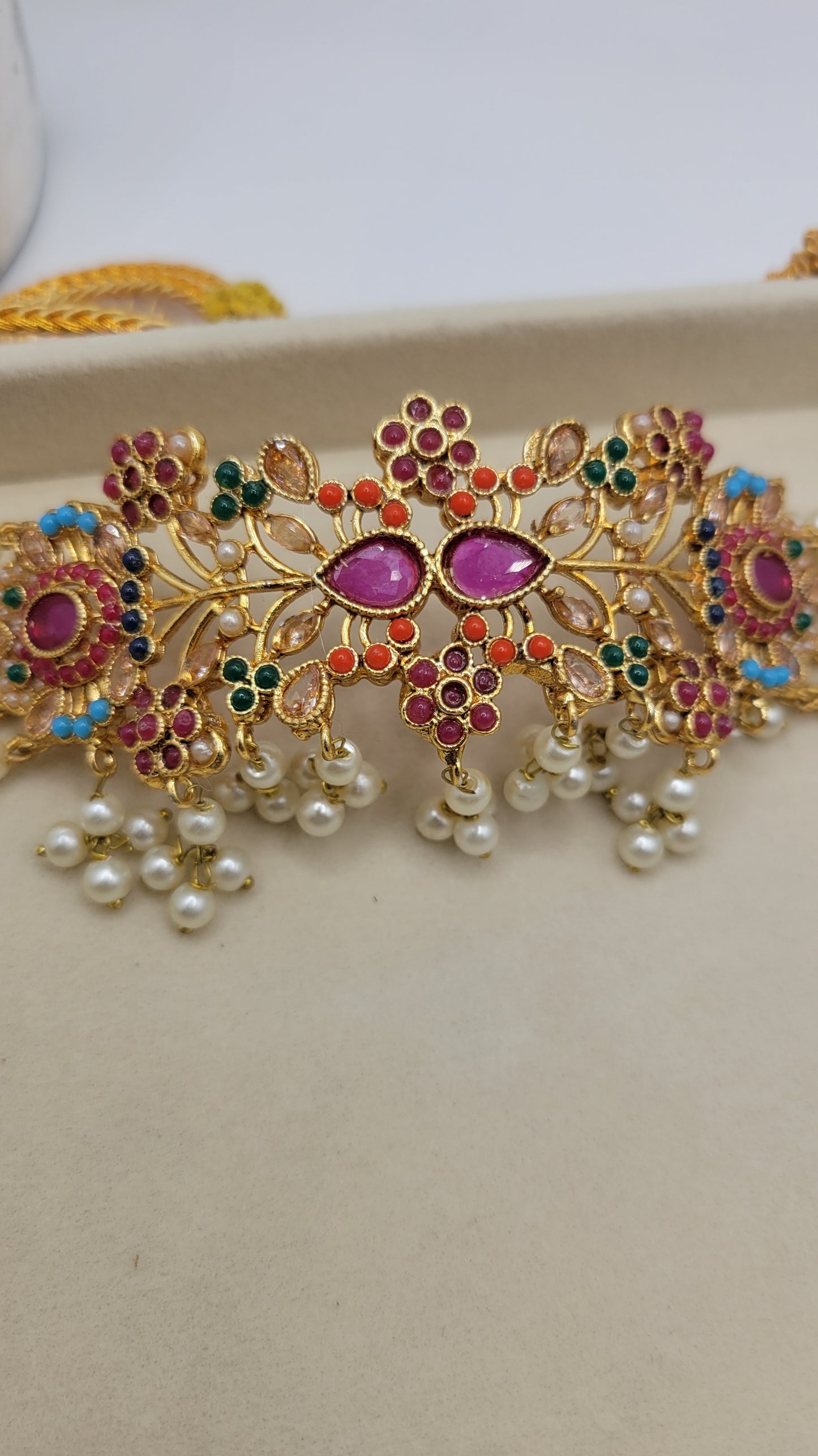 Noratan choker
