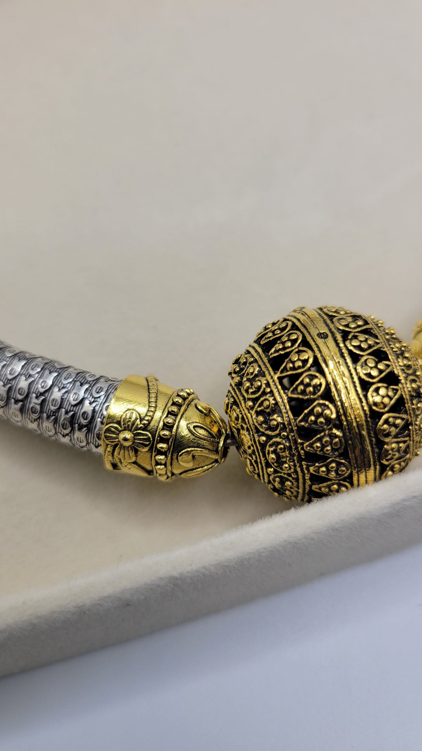Two-toned oxidized hasli