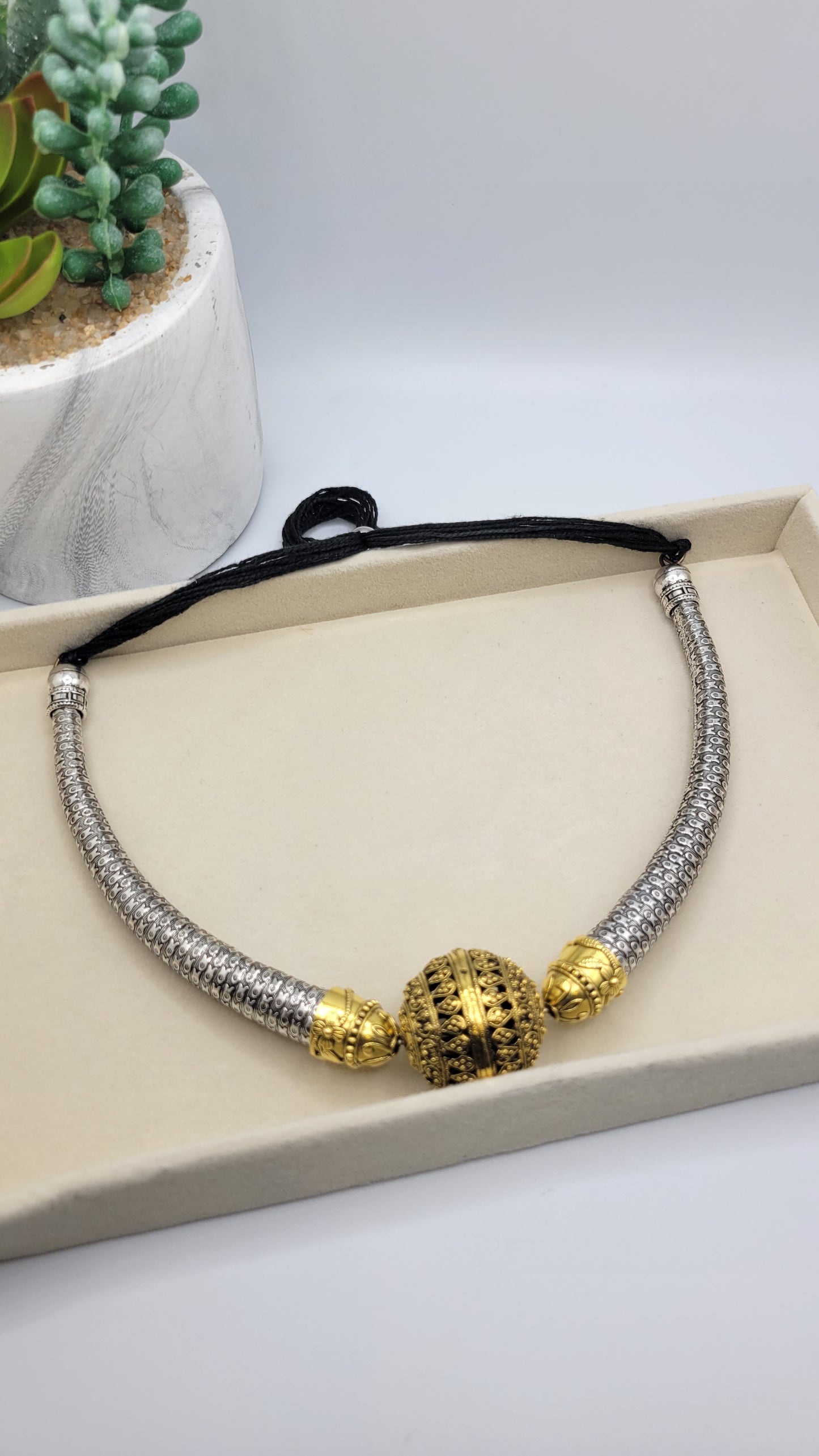 Two-toned oxidized hasli