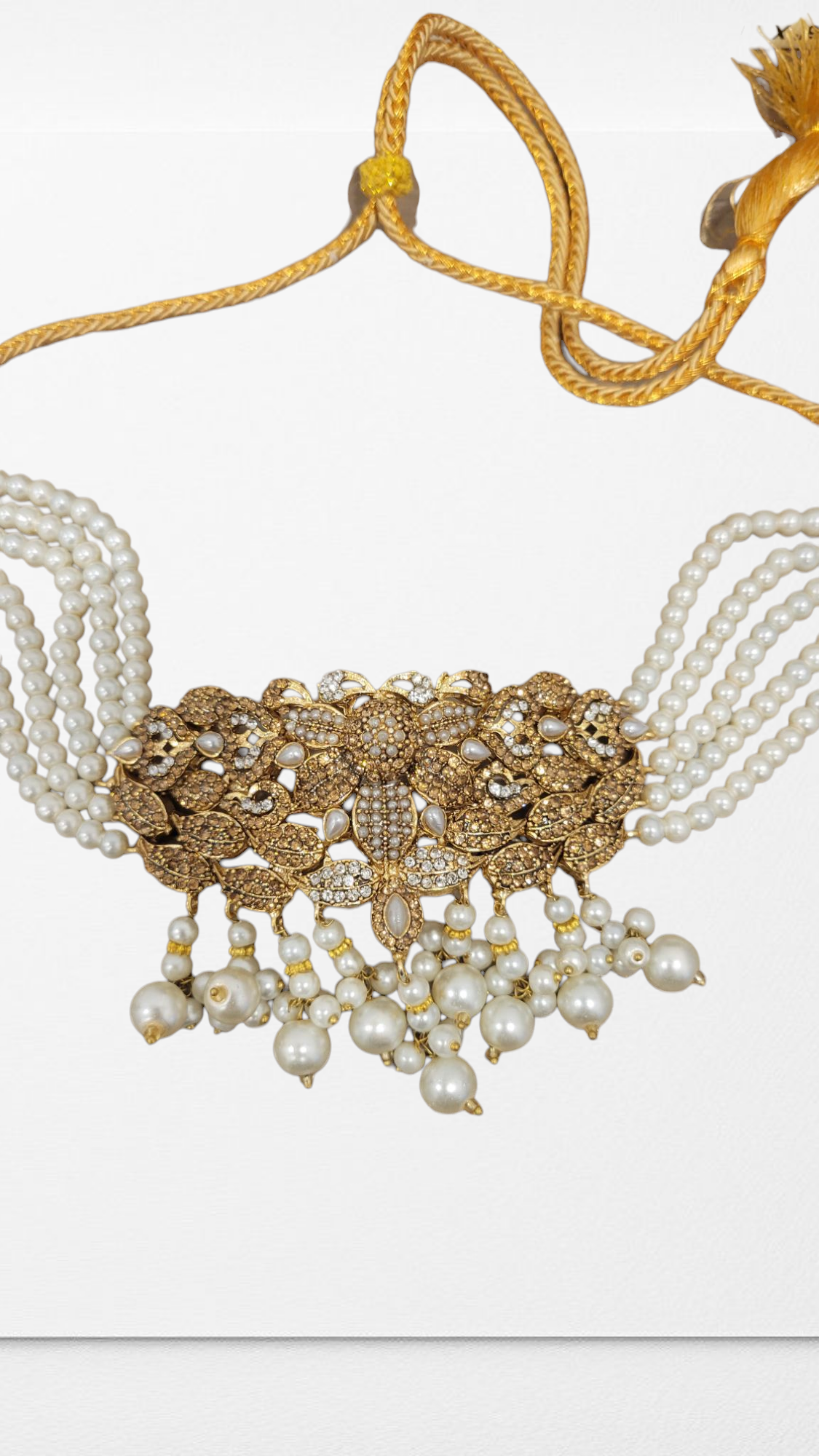 Pearl choker