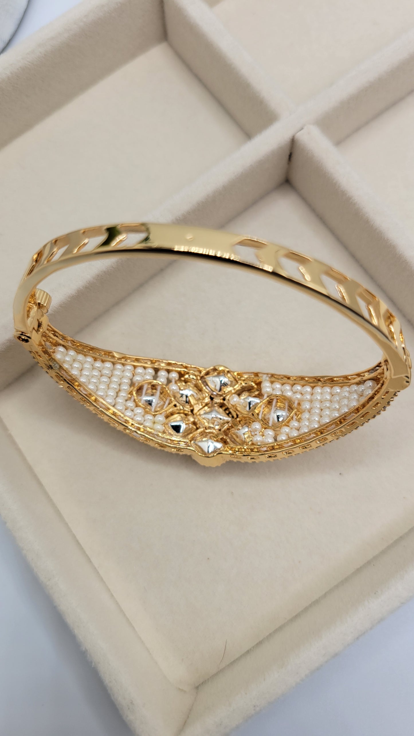 Kundan/AD bangle
