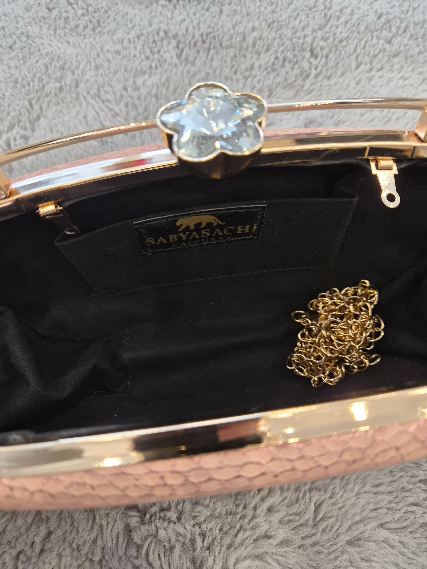 IP - Pink clutch