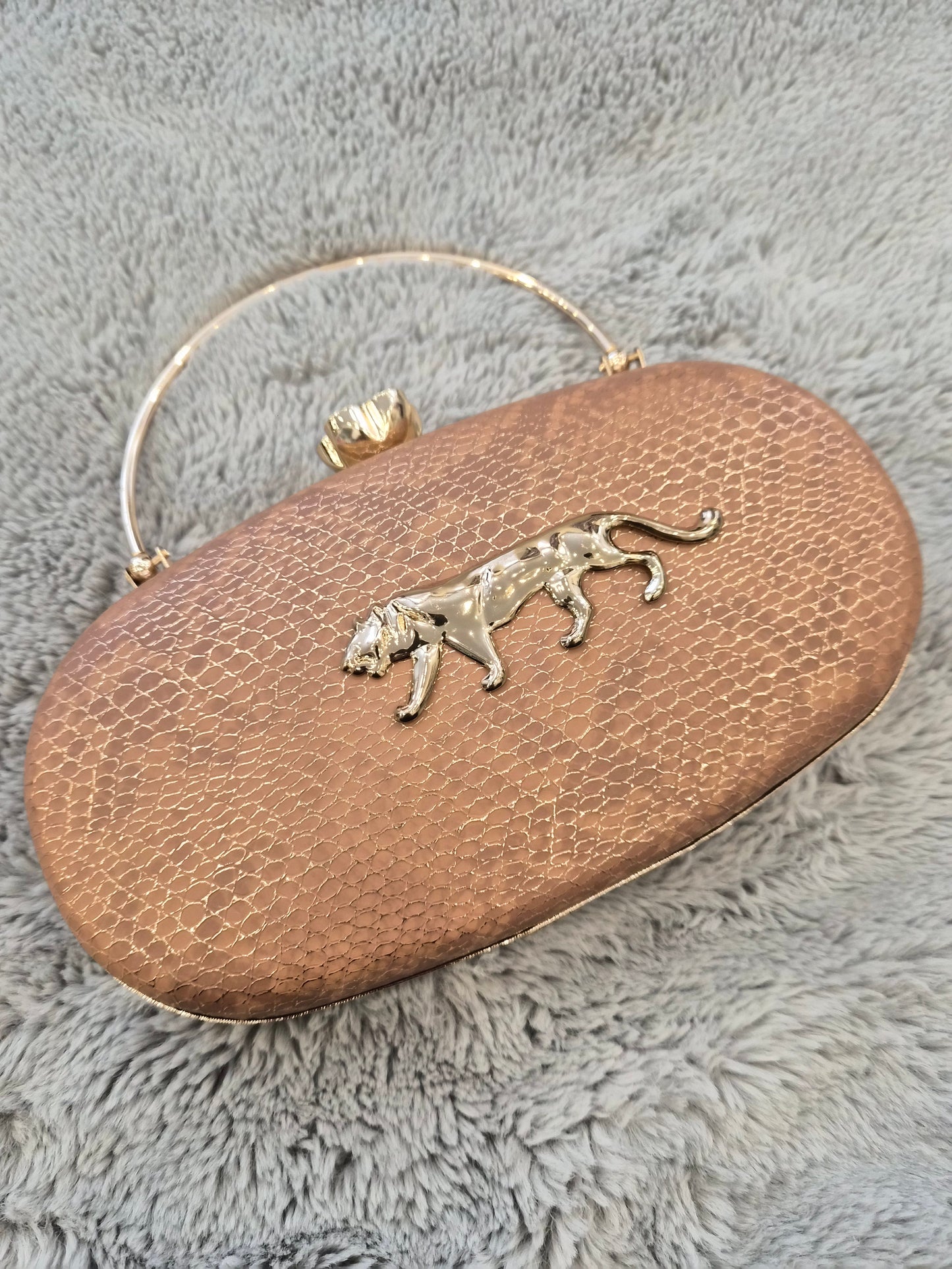 Sabya clutch