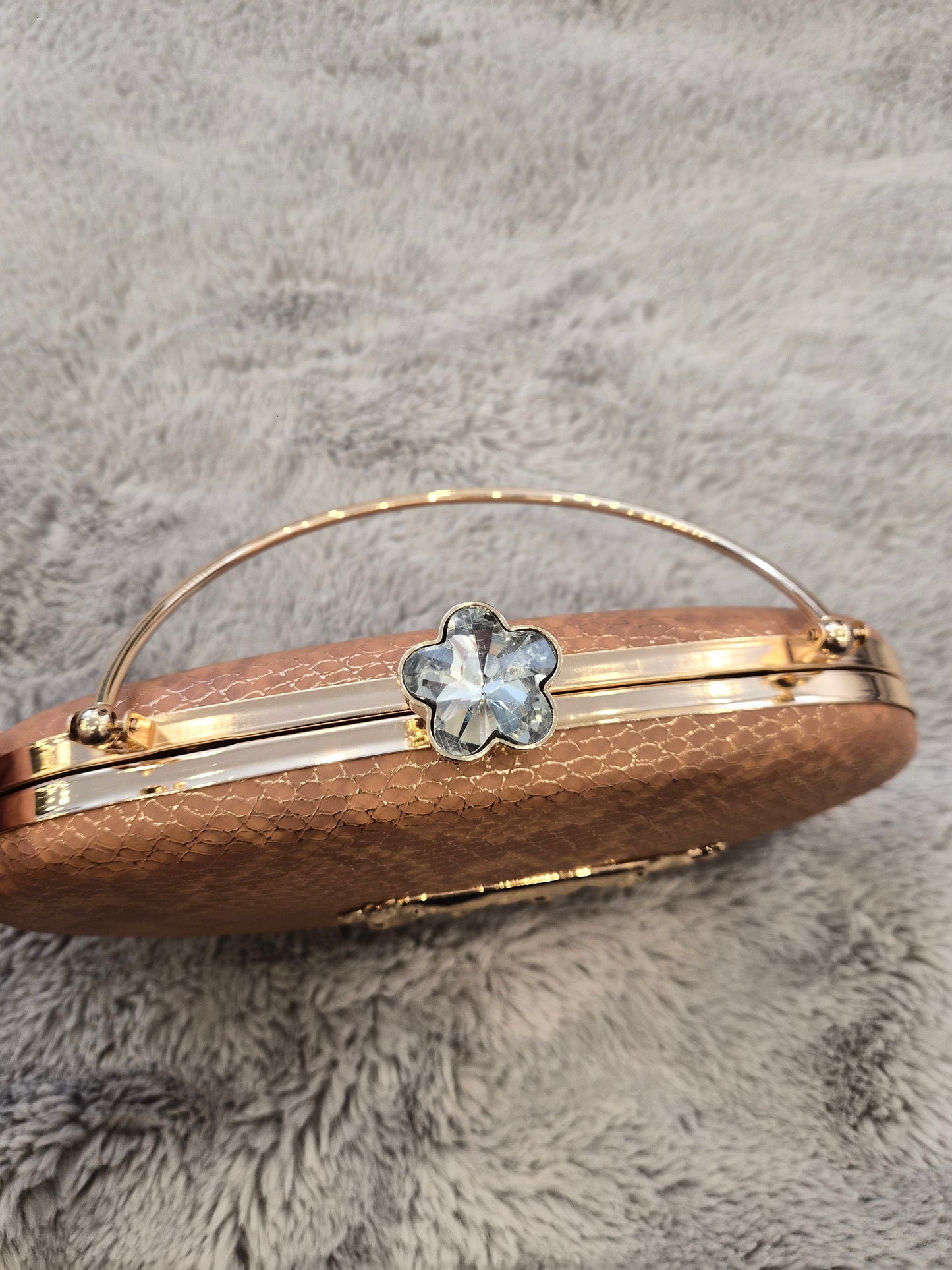 Sabya clutch