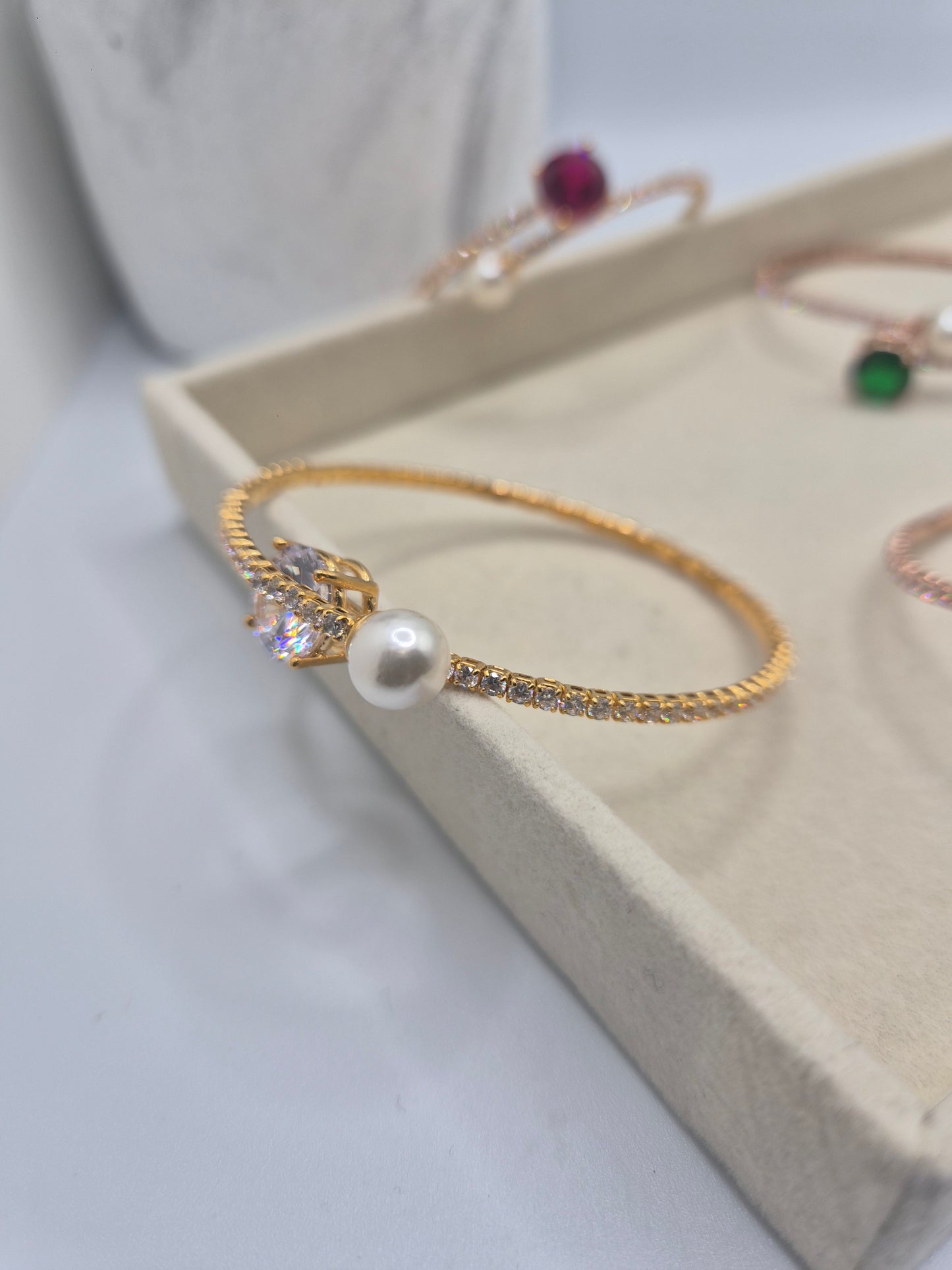 Twist bangle