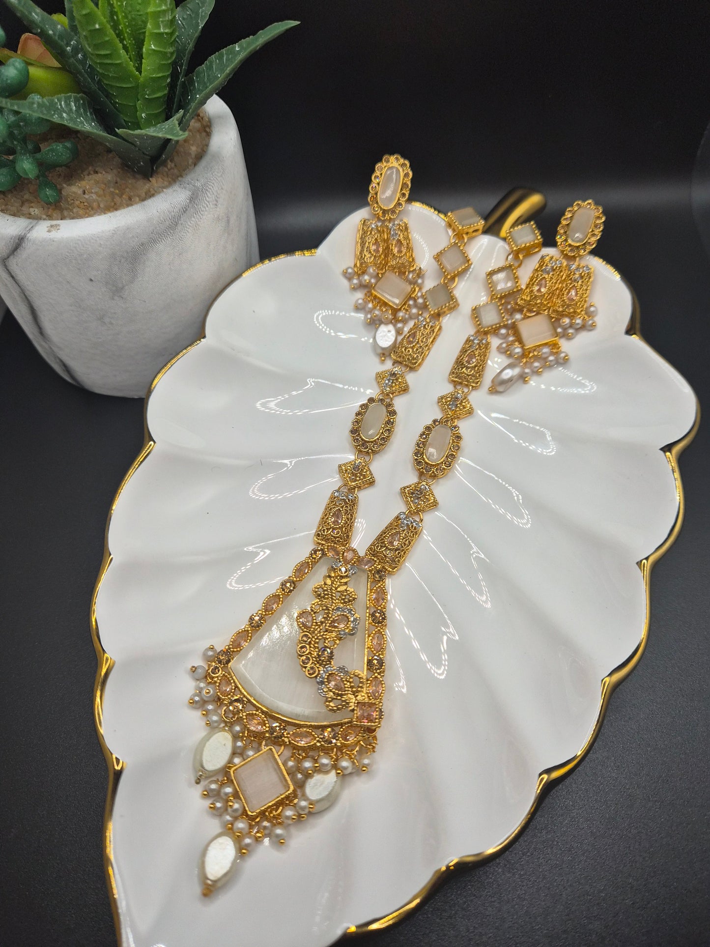 Traditional set