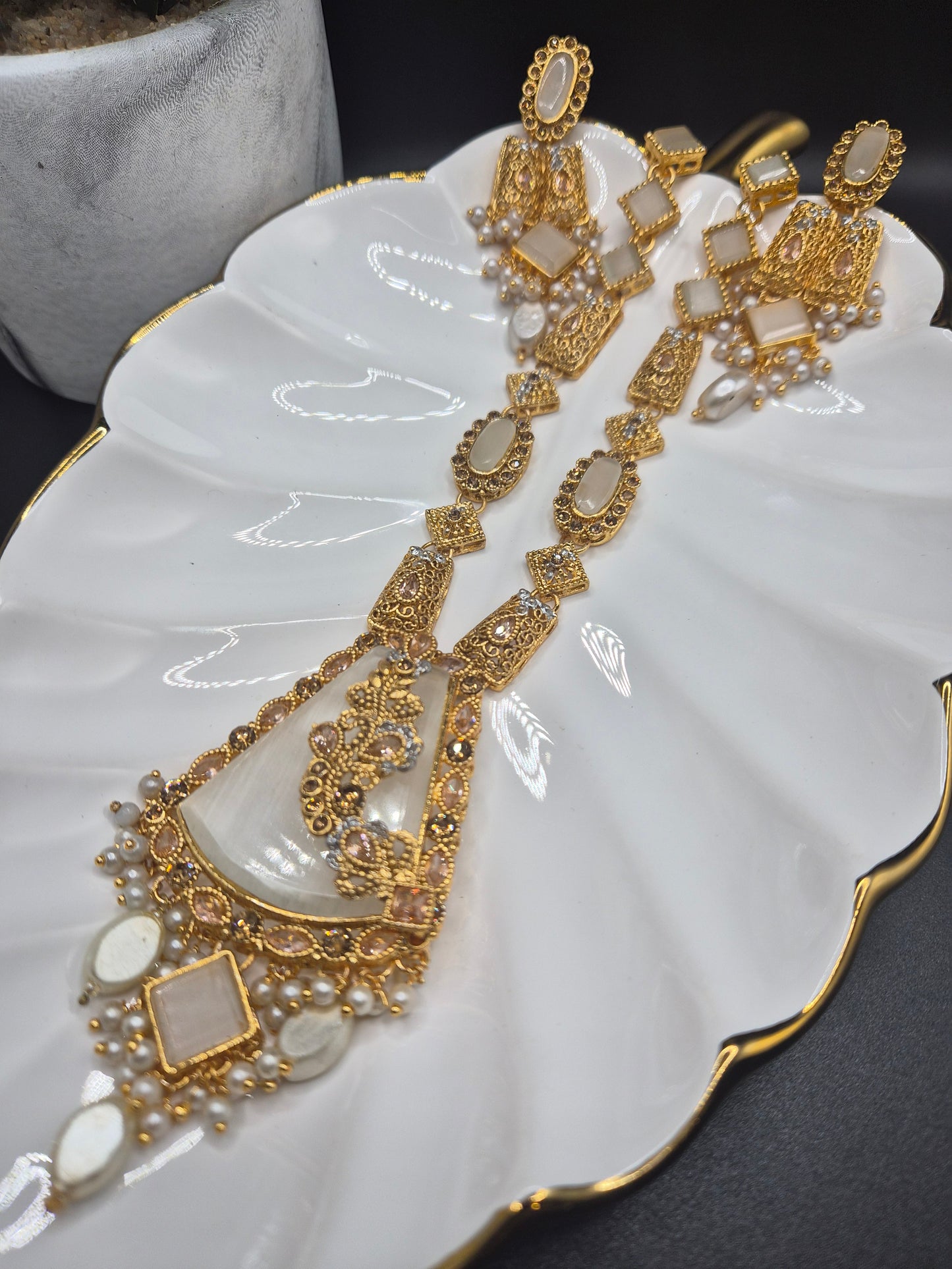 Traditional set
