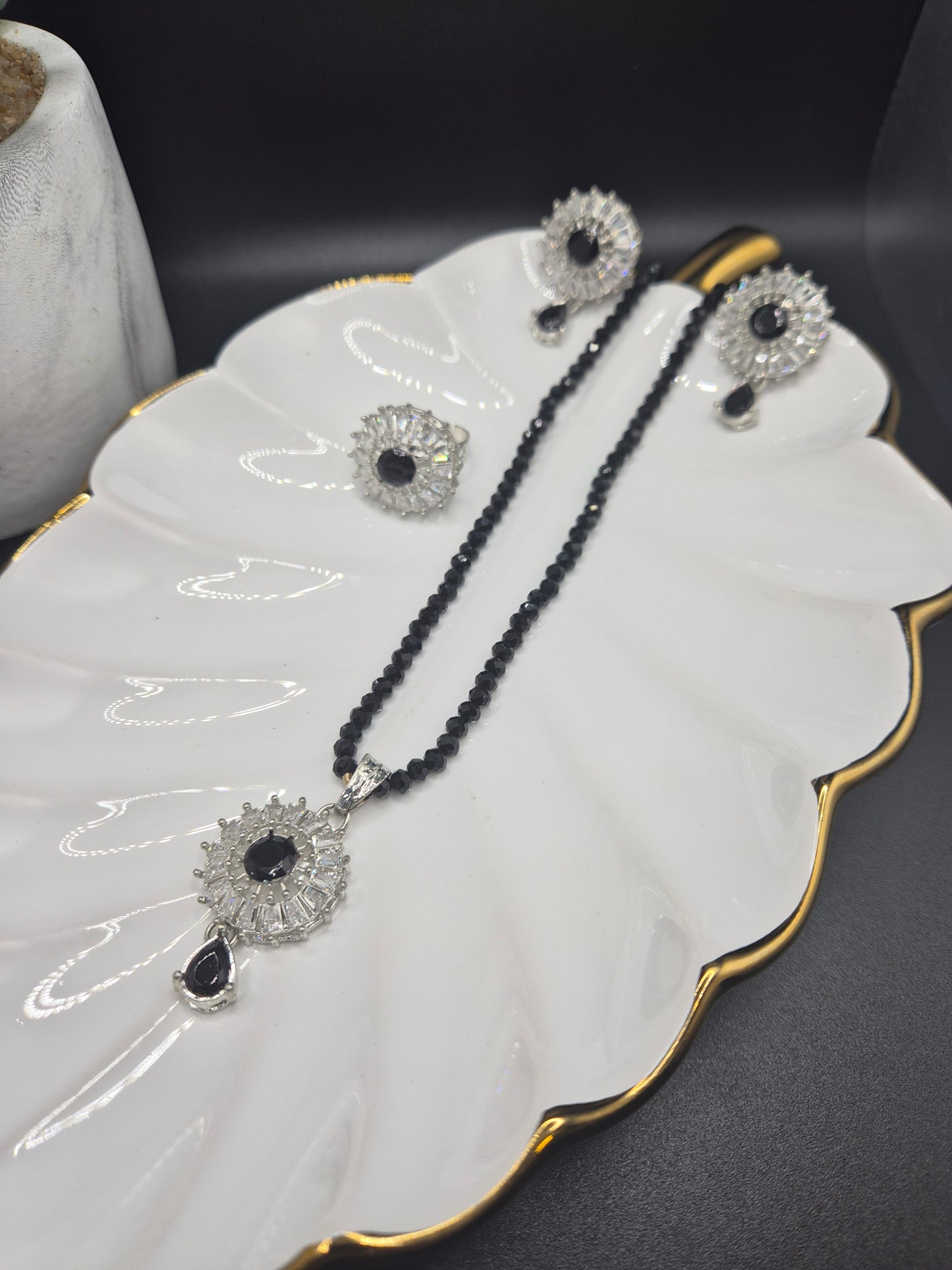 Black bead set