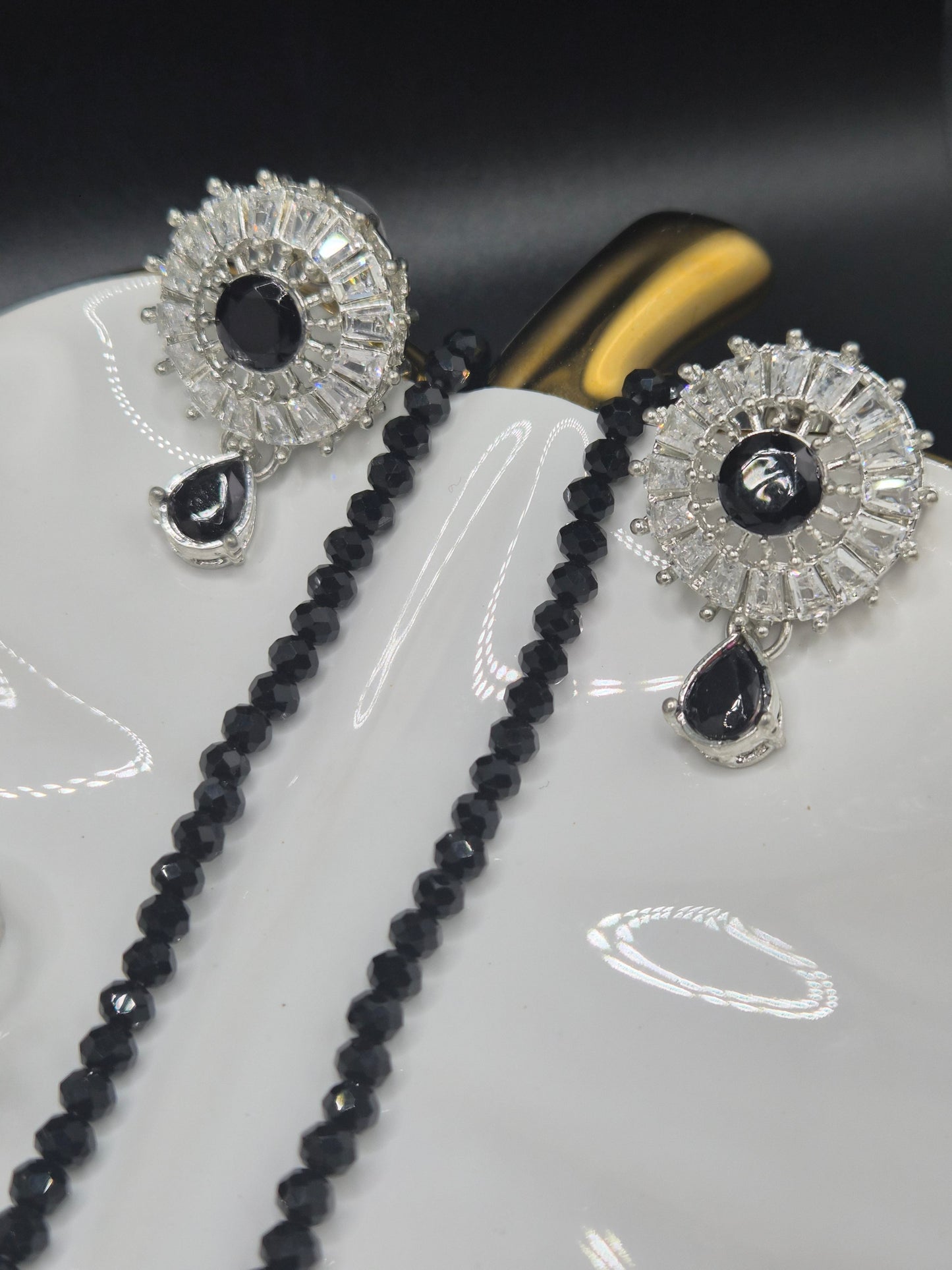 Black bead set