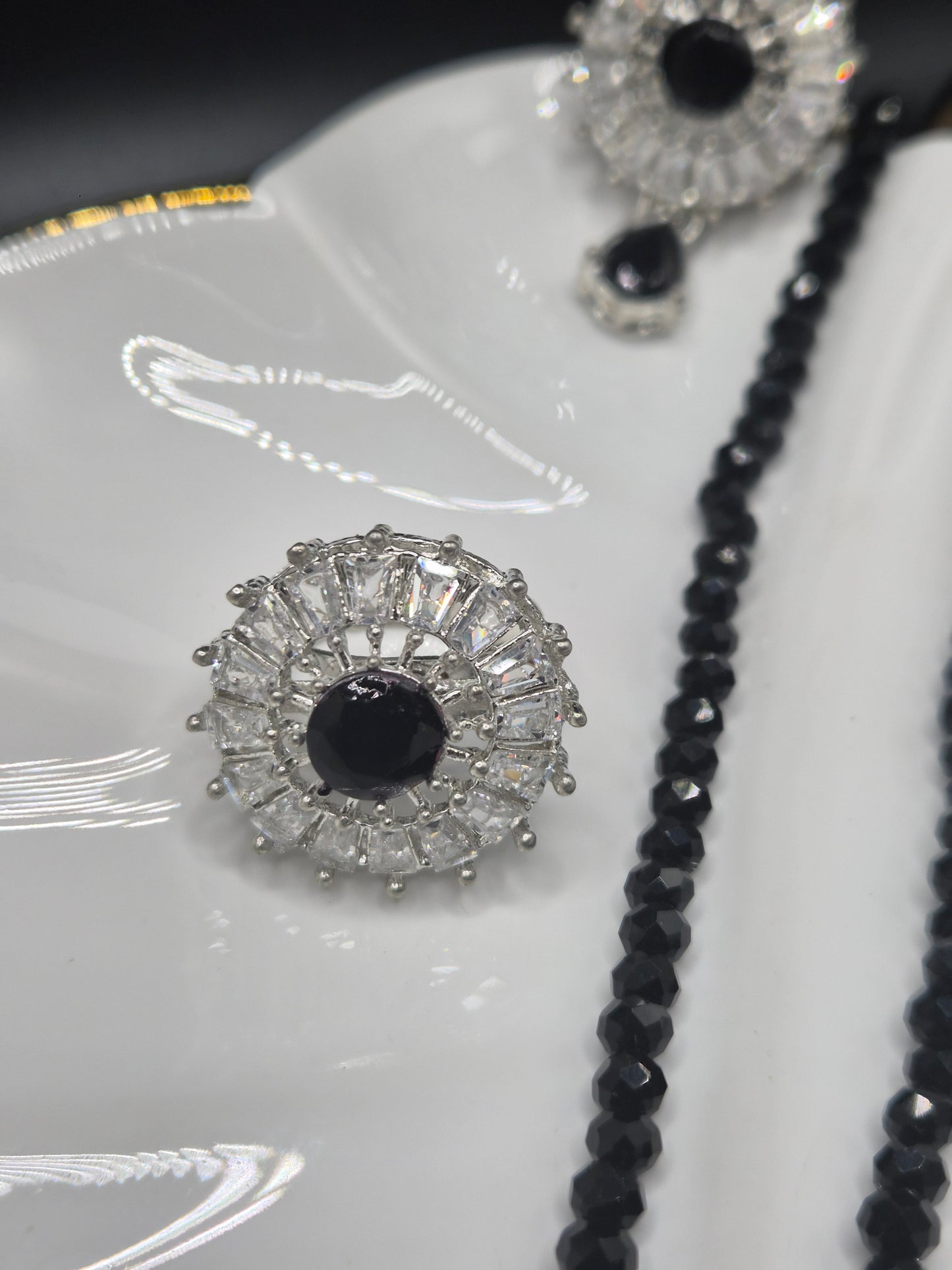 Black bead set