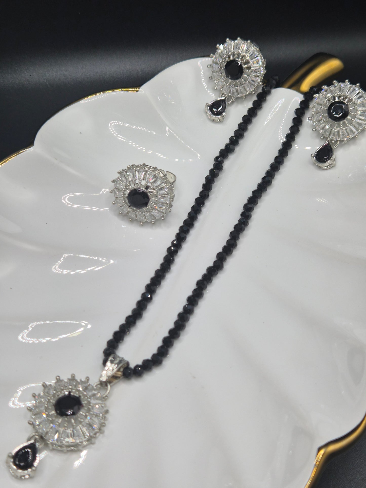 Black bead set